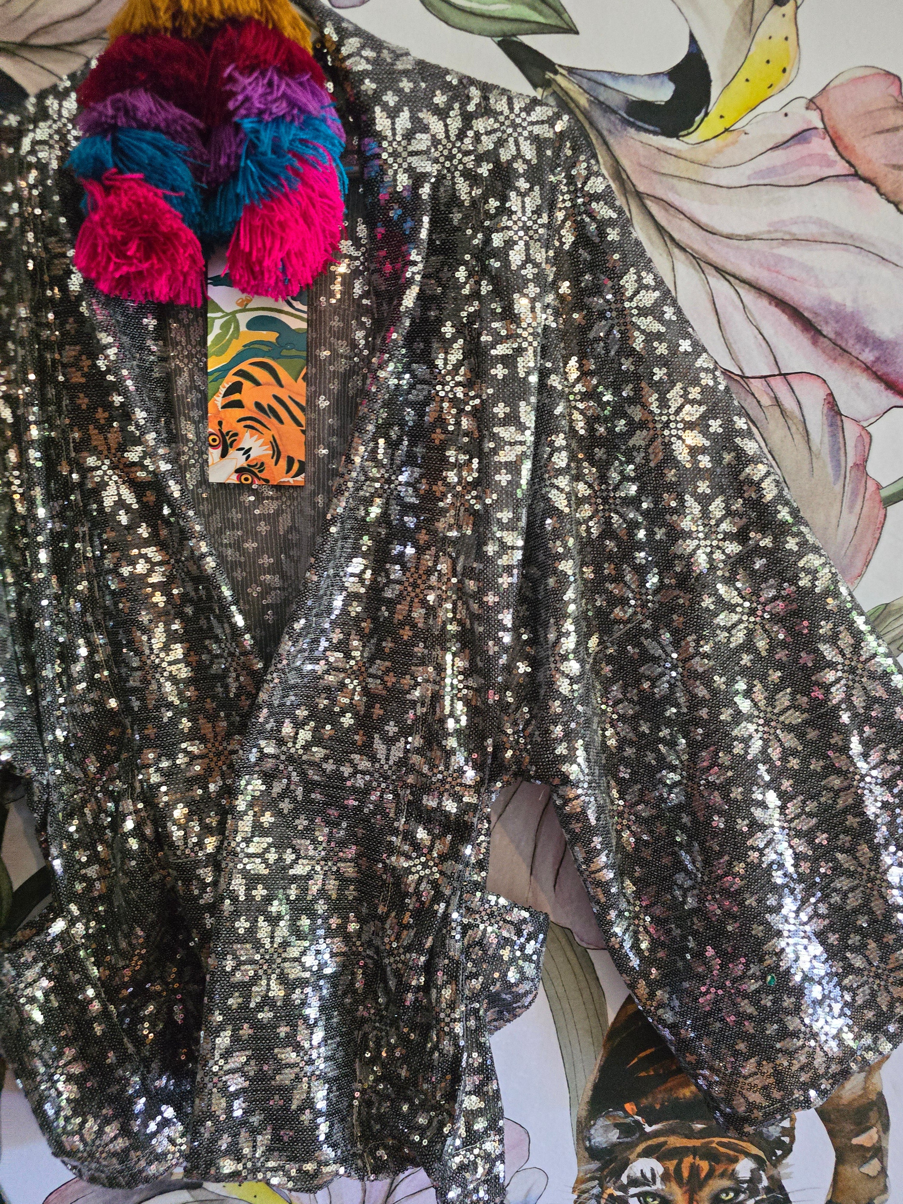 The SNOWFLAKE ❄️ CROPPED KIMONO