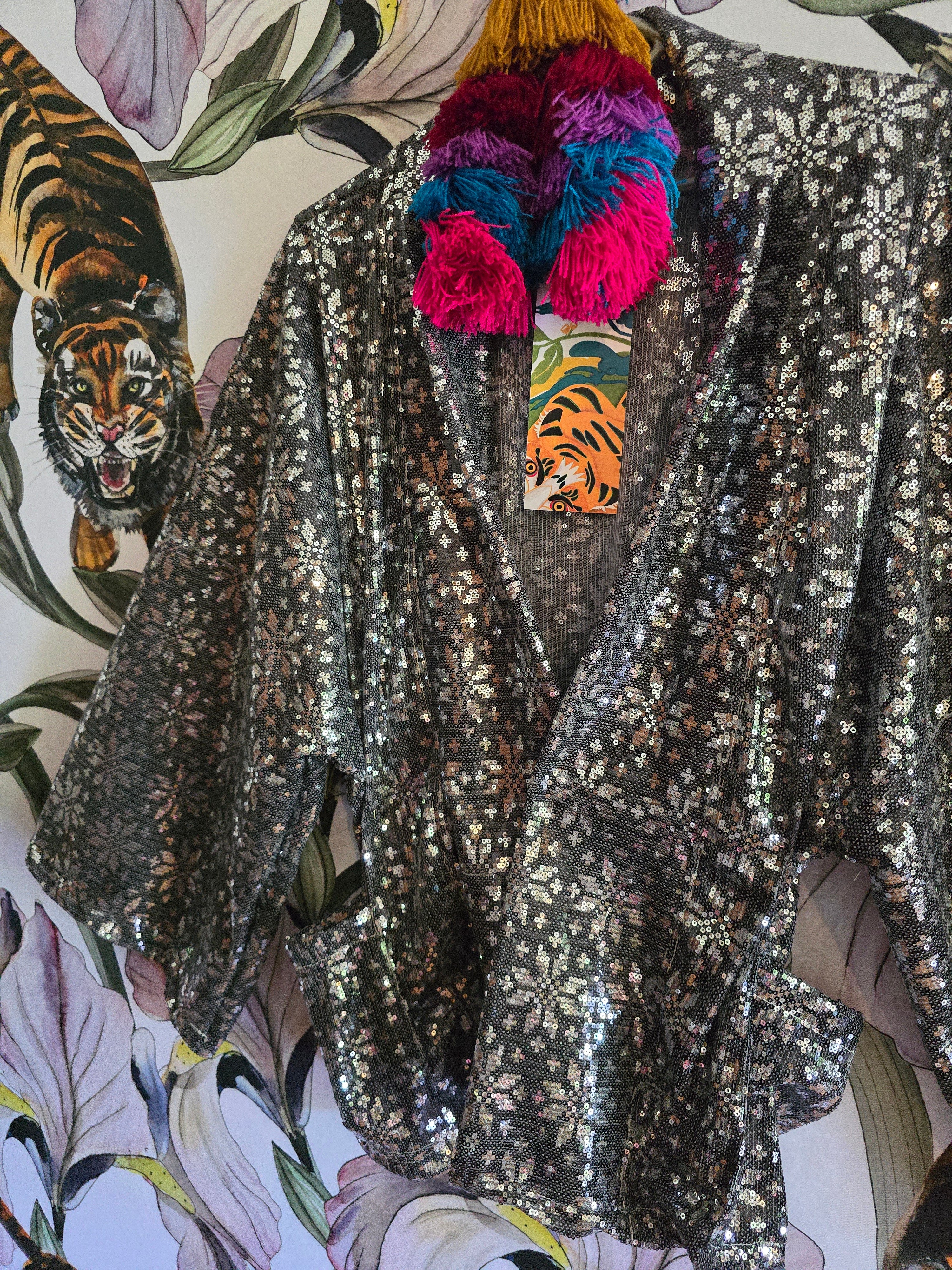 The SNOWFLAKE ❄️ CROPPED KIMONO