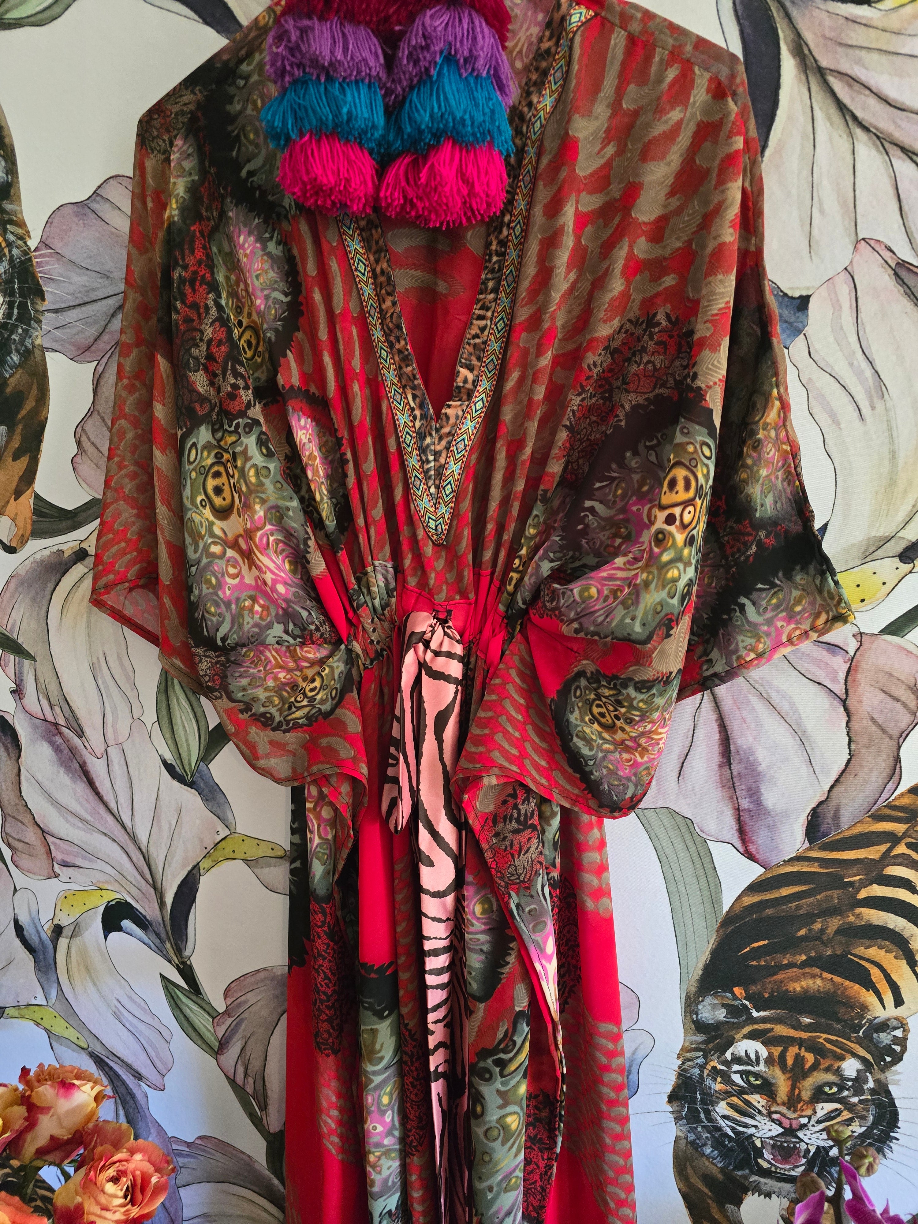 The WHITE LOTUS KAFTAN LONG