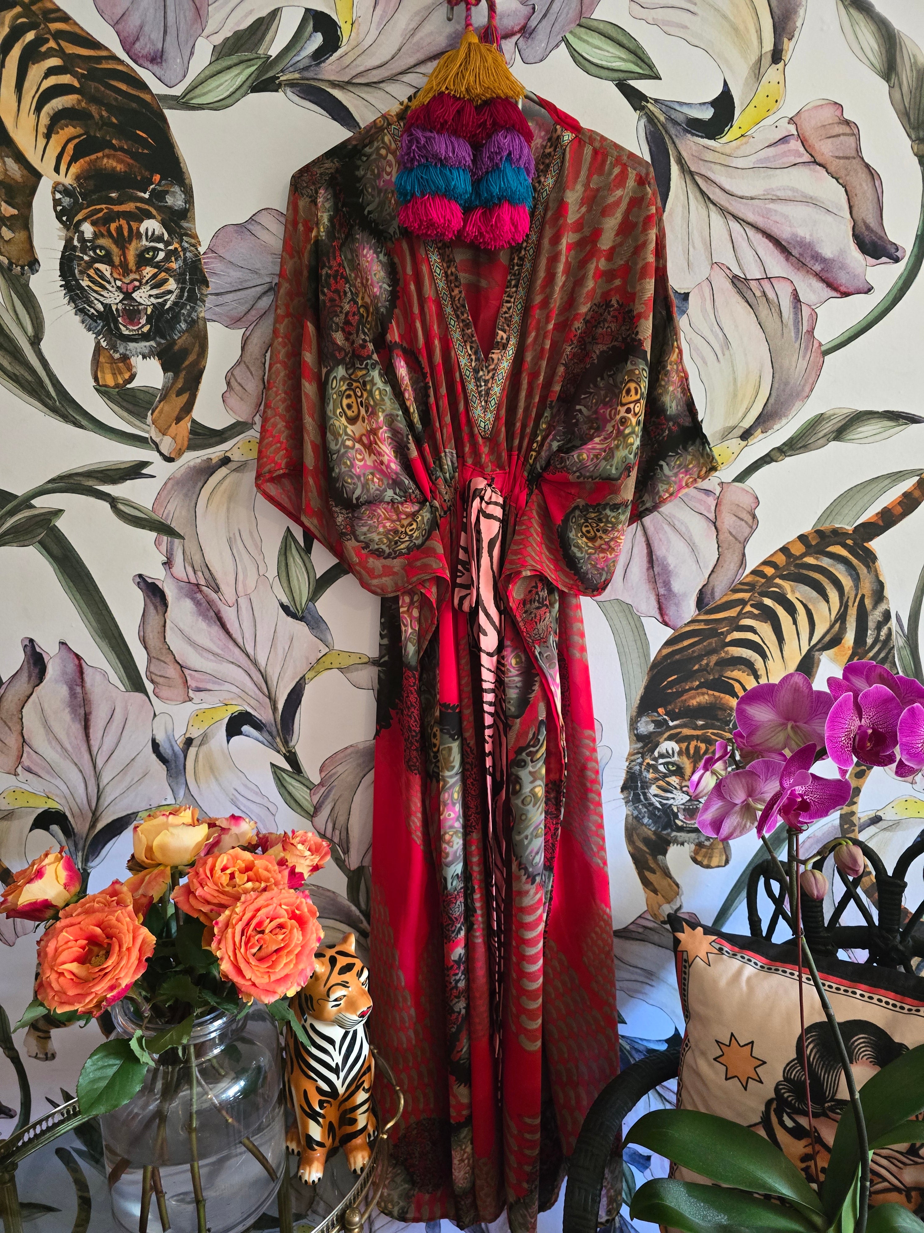 The WHITE LOTUS KAFTAN LONG