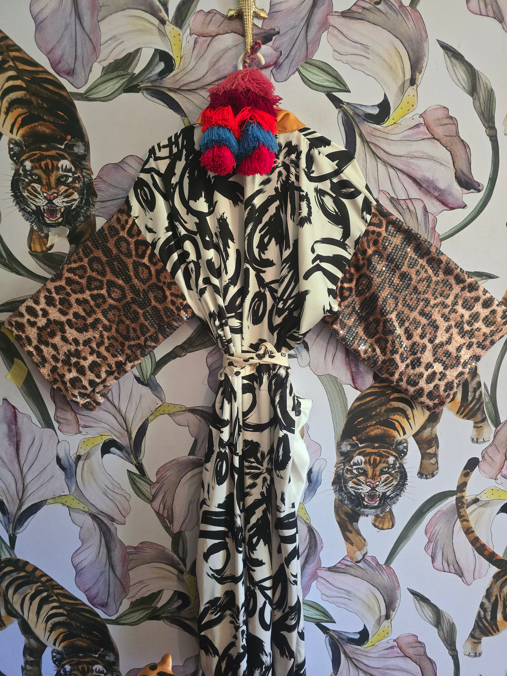 Thr ARTIST LEOPARD SEQUINS KIMONO
