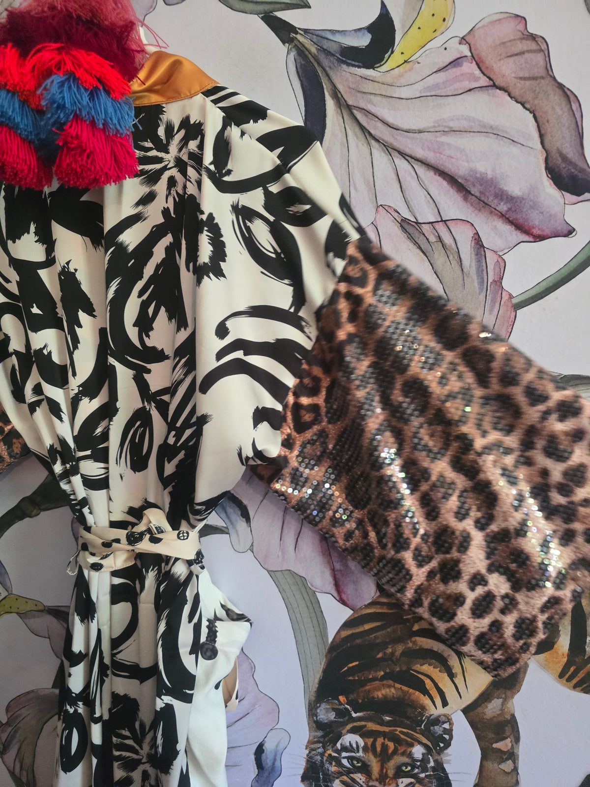 Thr ARTIST LEOPARD SEQUINS KIMONO