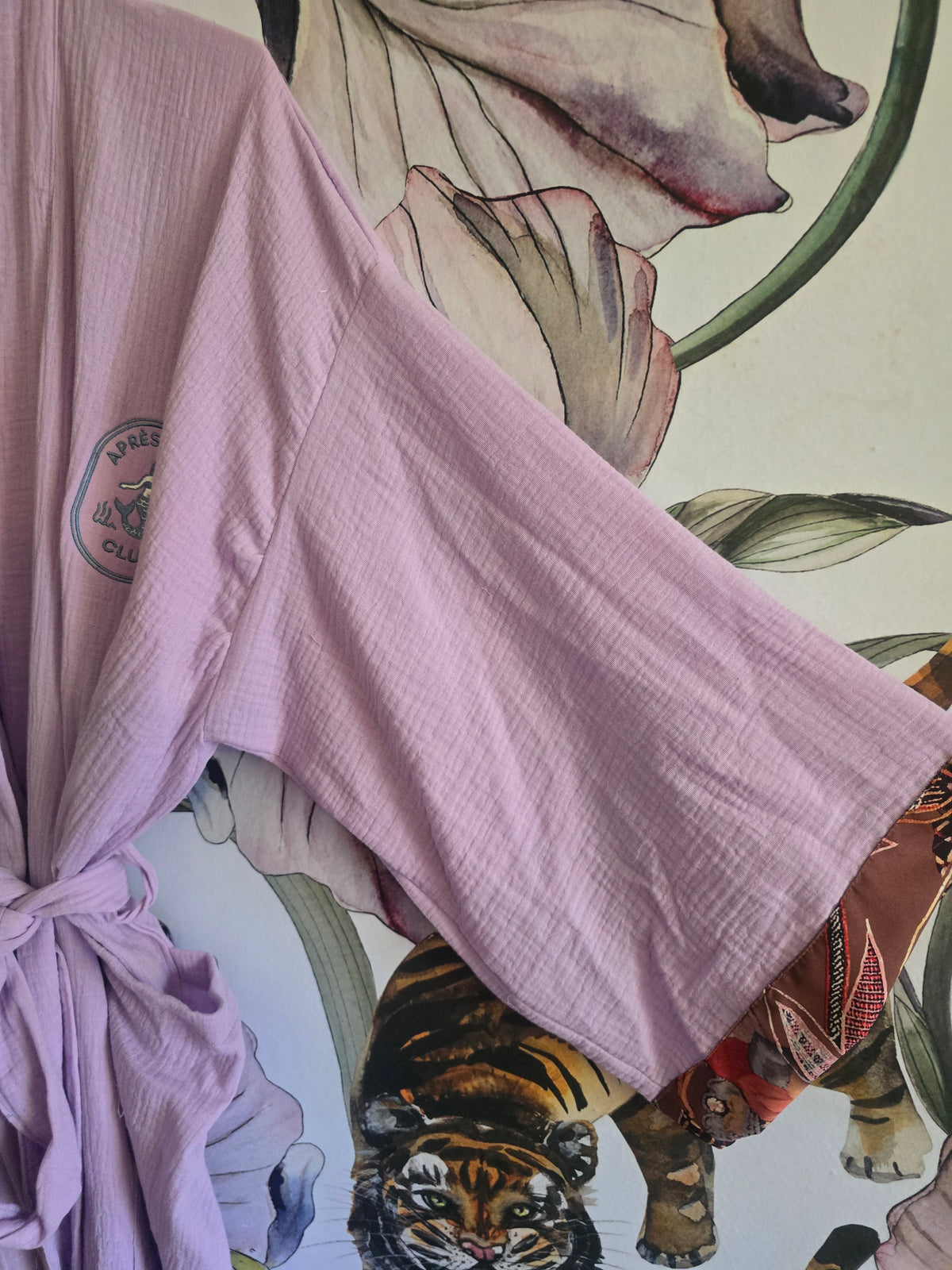 The APRÈS SAUNA GOWN ( PALE LILAC )