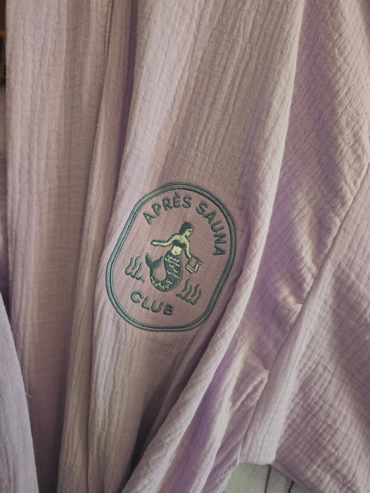 The APRÈS SAUNA GOWN ( PALE LILAC )