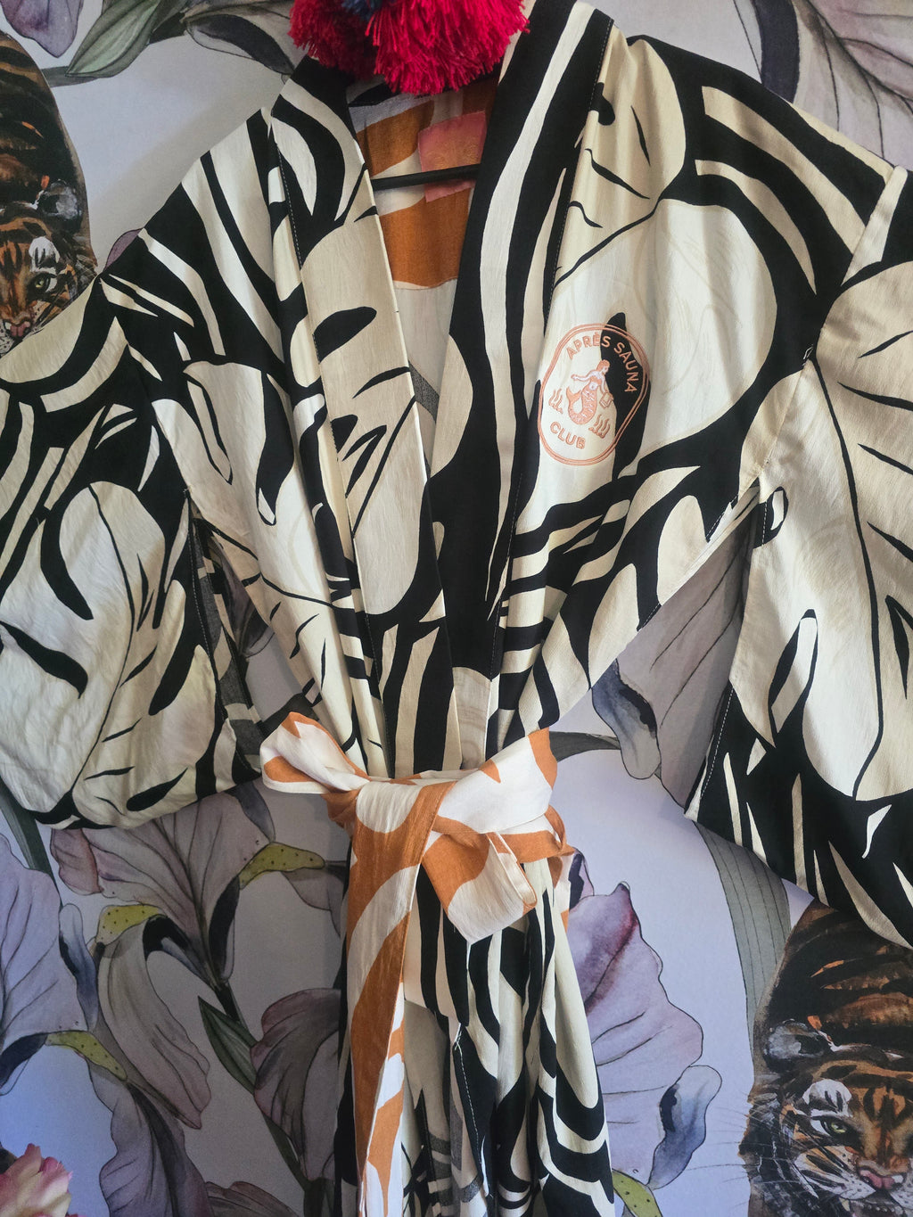 The APRÈS SAUNA JAPANESE KIMONO