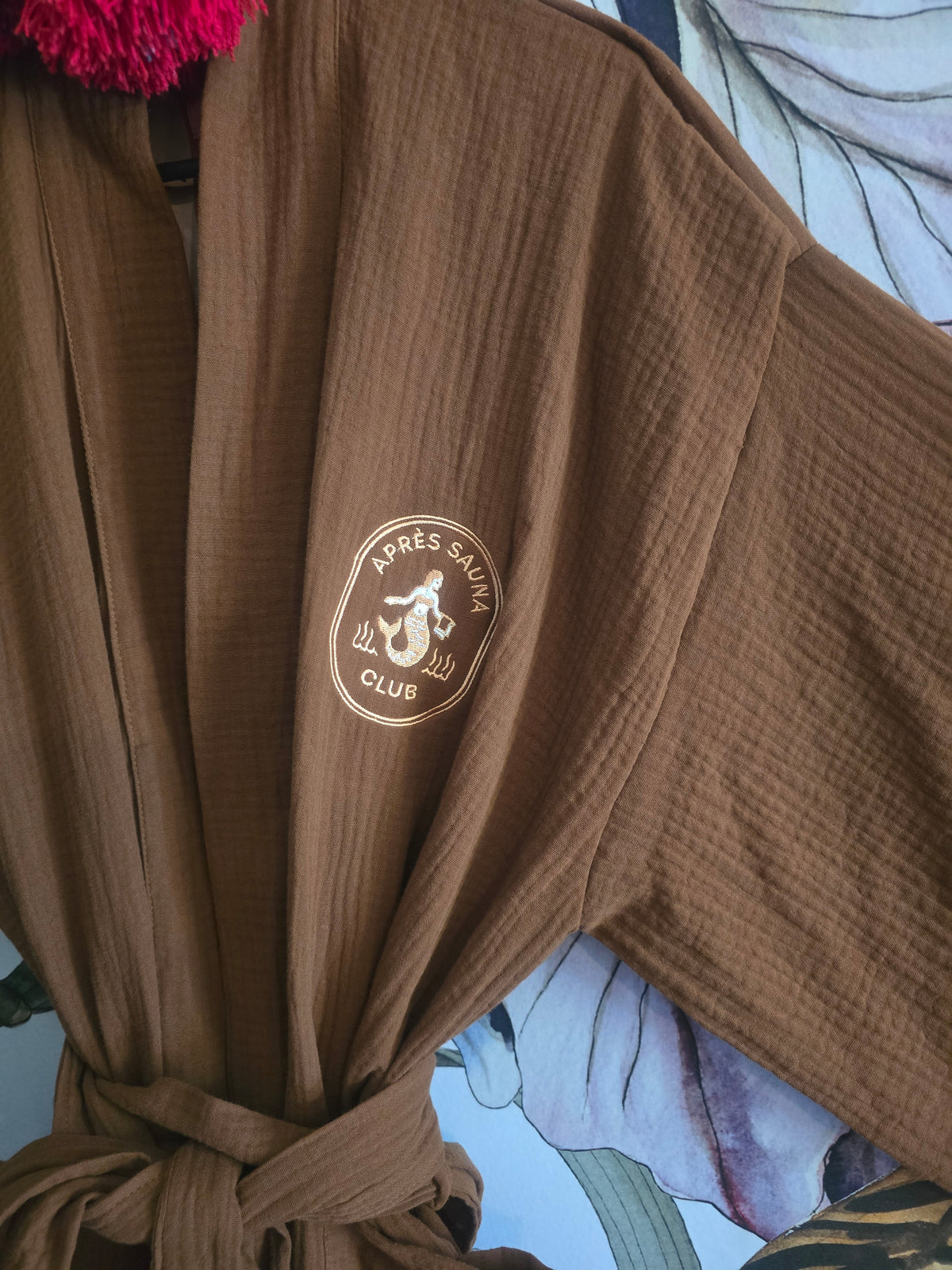The APRÈS SAUNA MUSLIN KIMONO ( MUD )