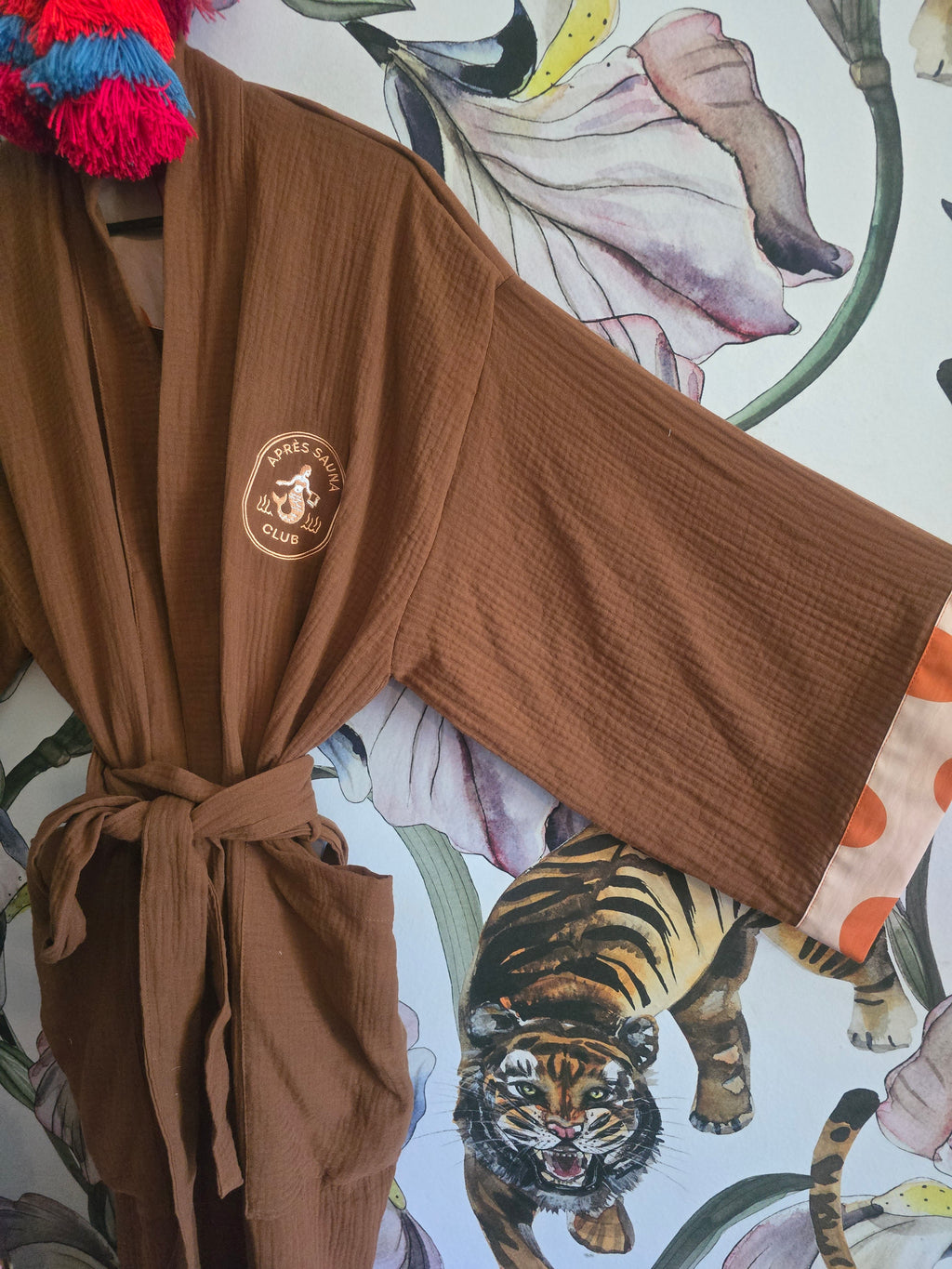 The APRÈS SAUNA MUSLIN KIMONO ( MUD )