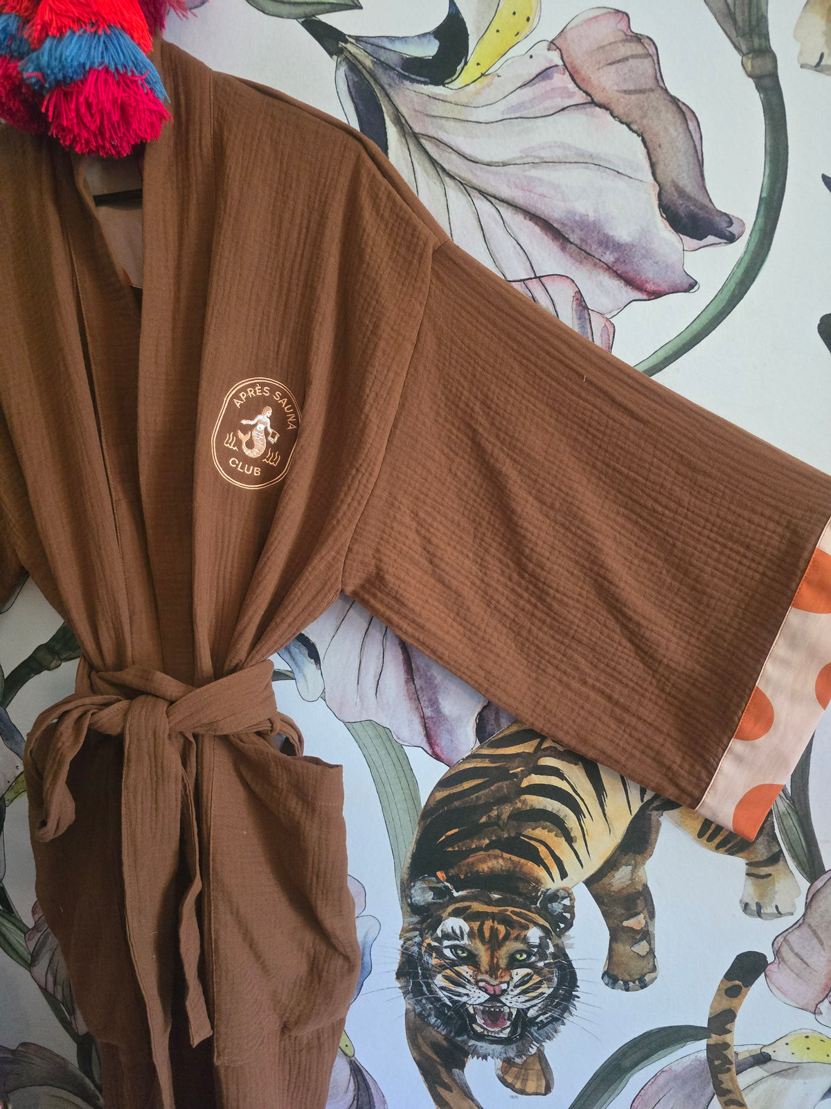 The APRÈS SAUNA MUSLIN KIMONO ( MUD )