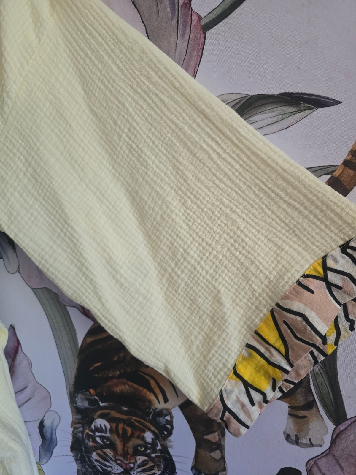 The APRÈS SAUNA MUSLIN KIMONO ( BUTTER )