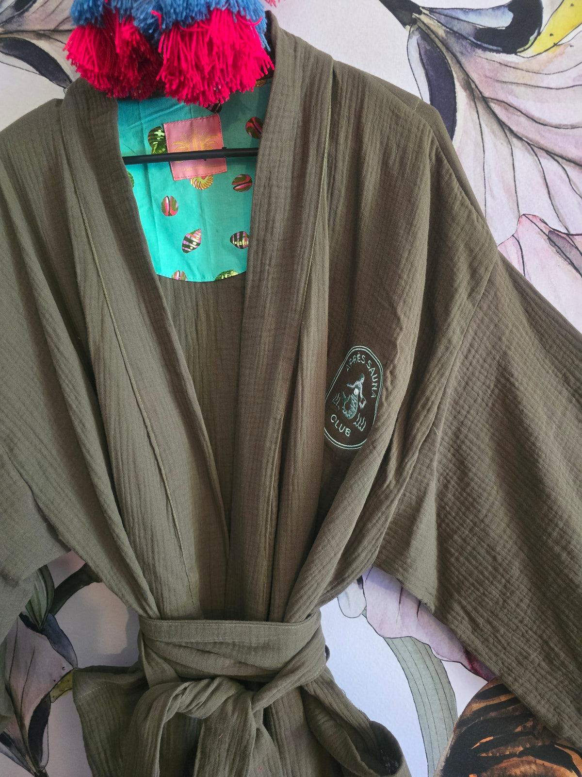 The APRÈS SAUNA MUSLIN KIMONO ( SEAWEED)