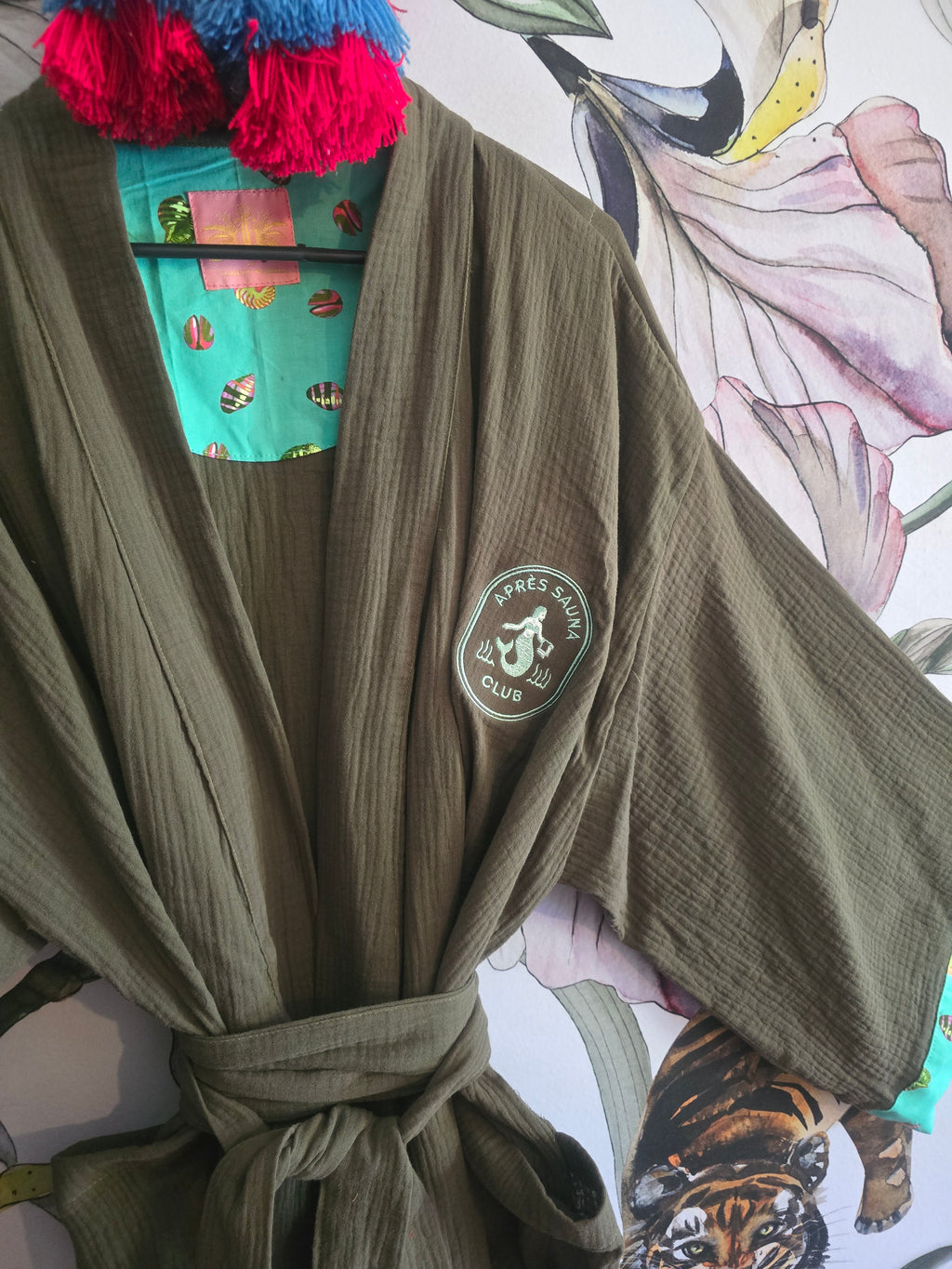 The APRÈS SAUNA MUSLIN KIMONO ( SEAWEED)