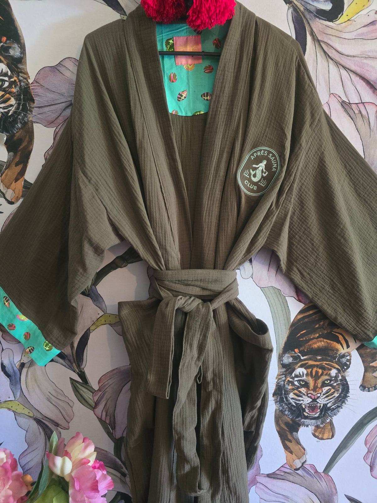 The APRÈS SAUNA MUSLIN KIMONO ( SEAWEED)