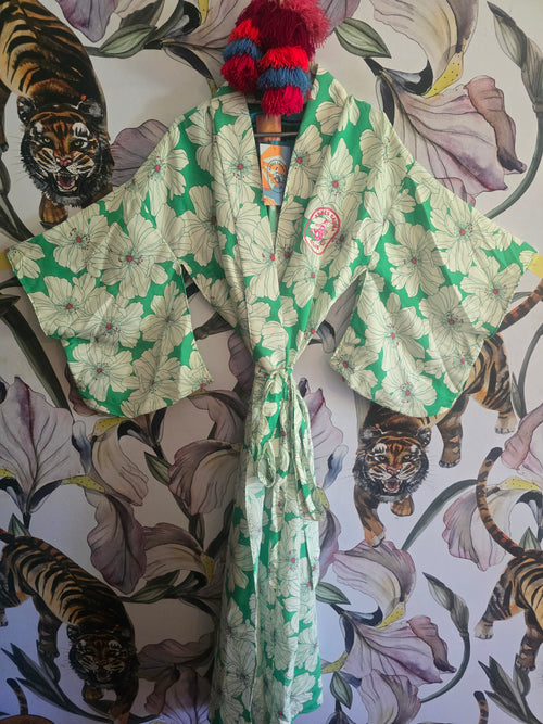 The APRÈS SAUNA JAPANESE KIMONO