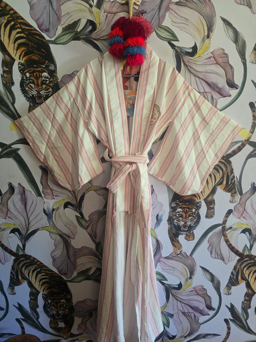 The APRÈS SAUNA JAPANESE KIMONO