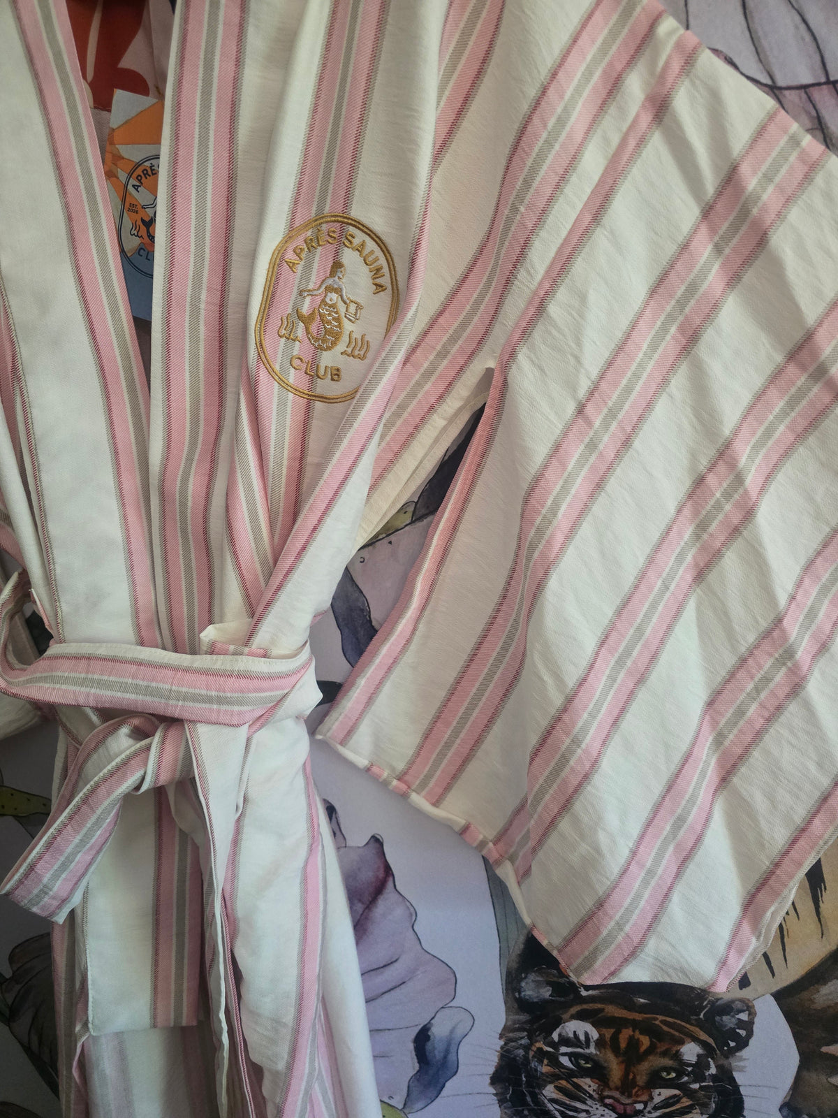 The APRÈS SAUNA JAPANESE KIMONO