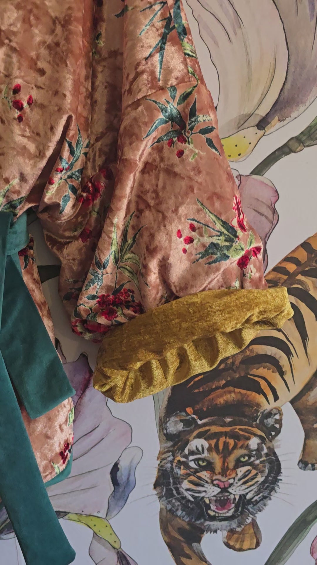 The ORIENTAL PINK WITH BLOSSOMS REVERSIBLE VELVET CROPPED KIMONO JACKET