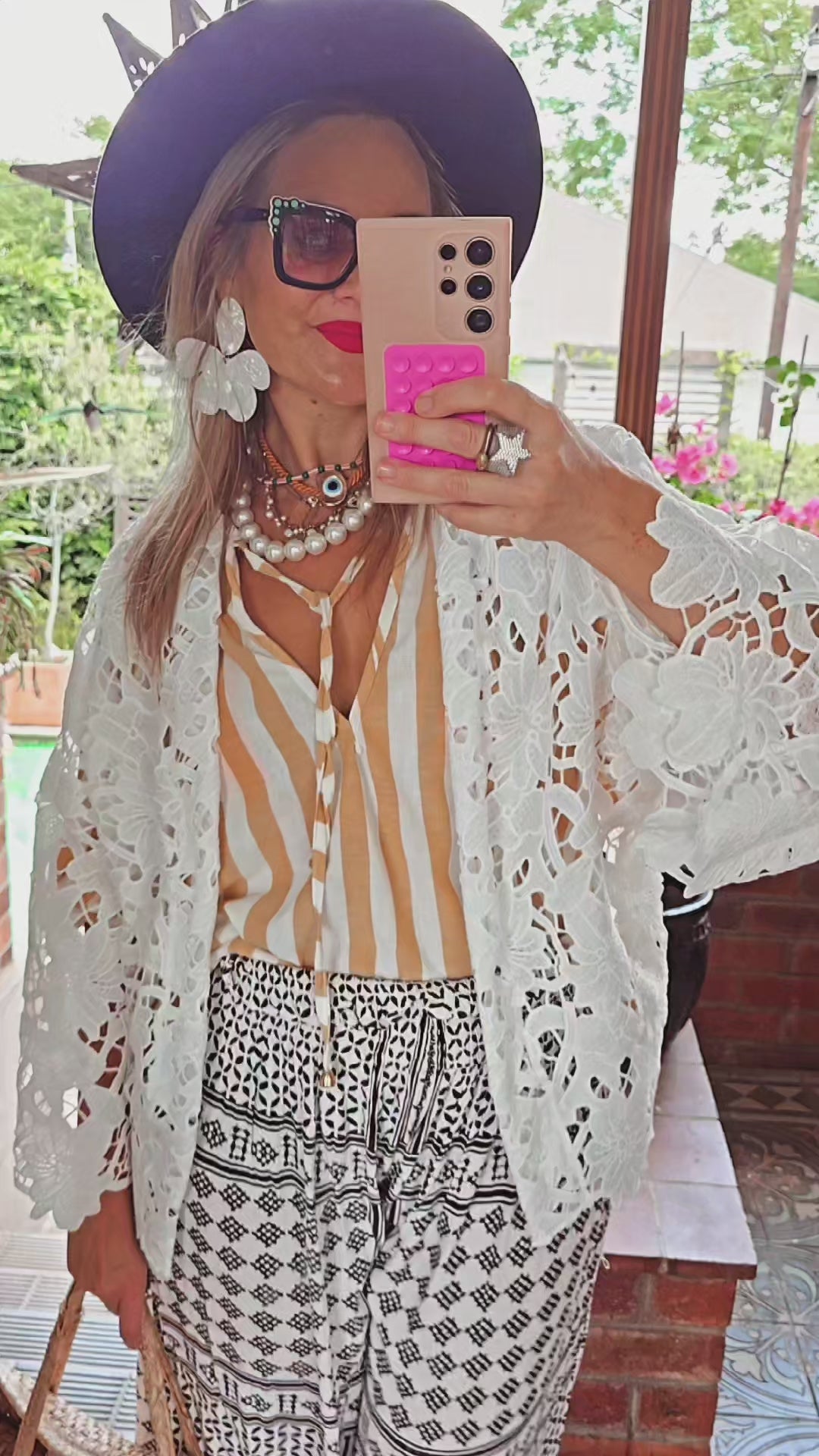Meet me in the Lobby, Darling lace kimono
