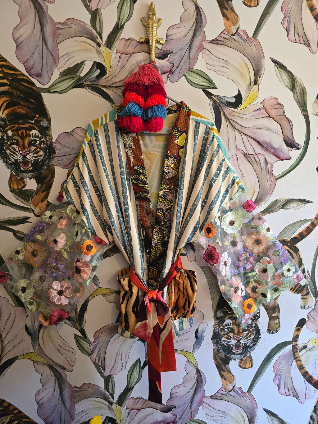 The WHIMSY CROPPED KIMONO