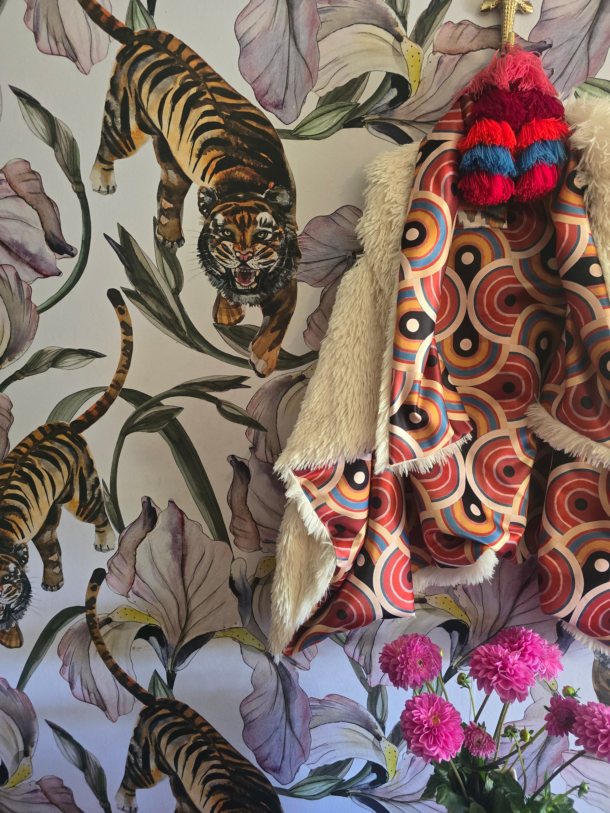 The SLOW RUMBA REVERSIBLE  SLEEVELESS JACKET