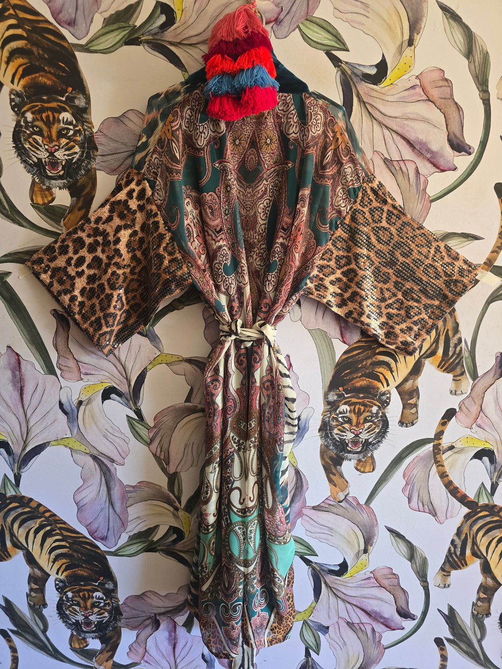 The EMRALD & PAISLY KIMONO WITH SEQUINS SLEEVES & VELVET TRIM