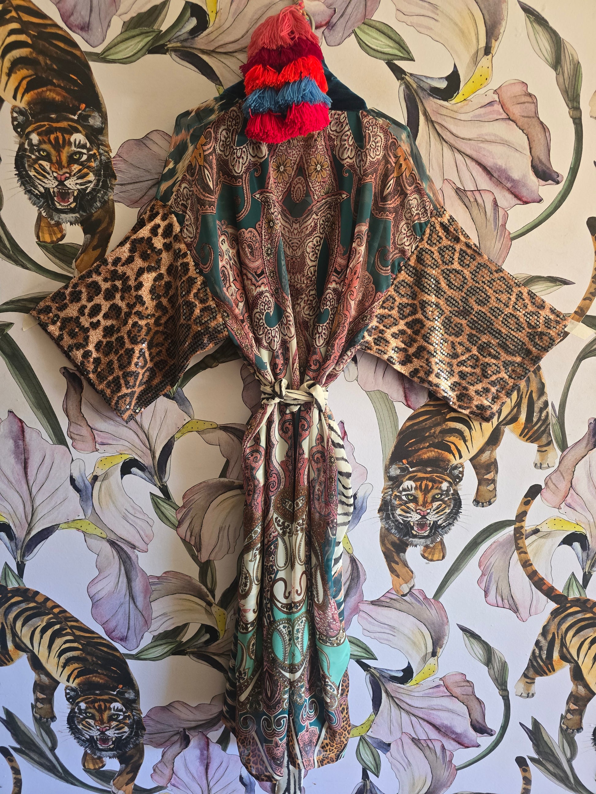 The EMRALD & PAISLY KIMONO WITH SEQUINS SLEEVES & VELVET TRIM