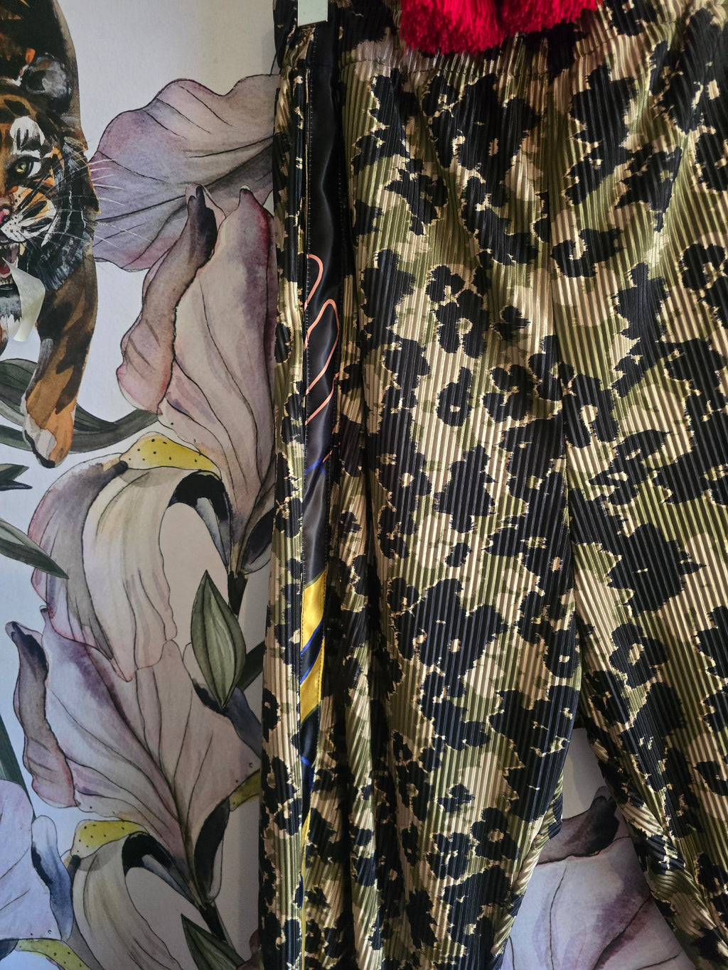 The ELECTRIC LEOPARD SET size: M/L KHAKI