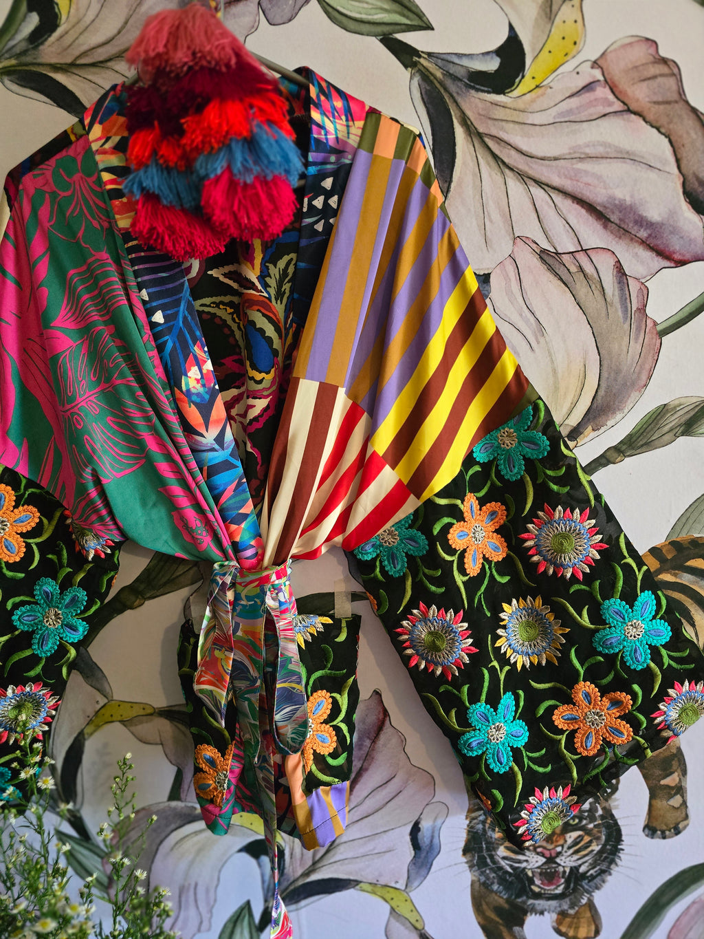 The MIDNIGHT MUSE cropped kimono