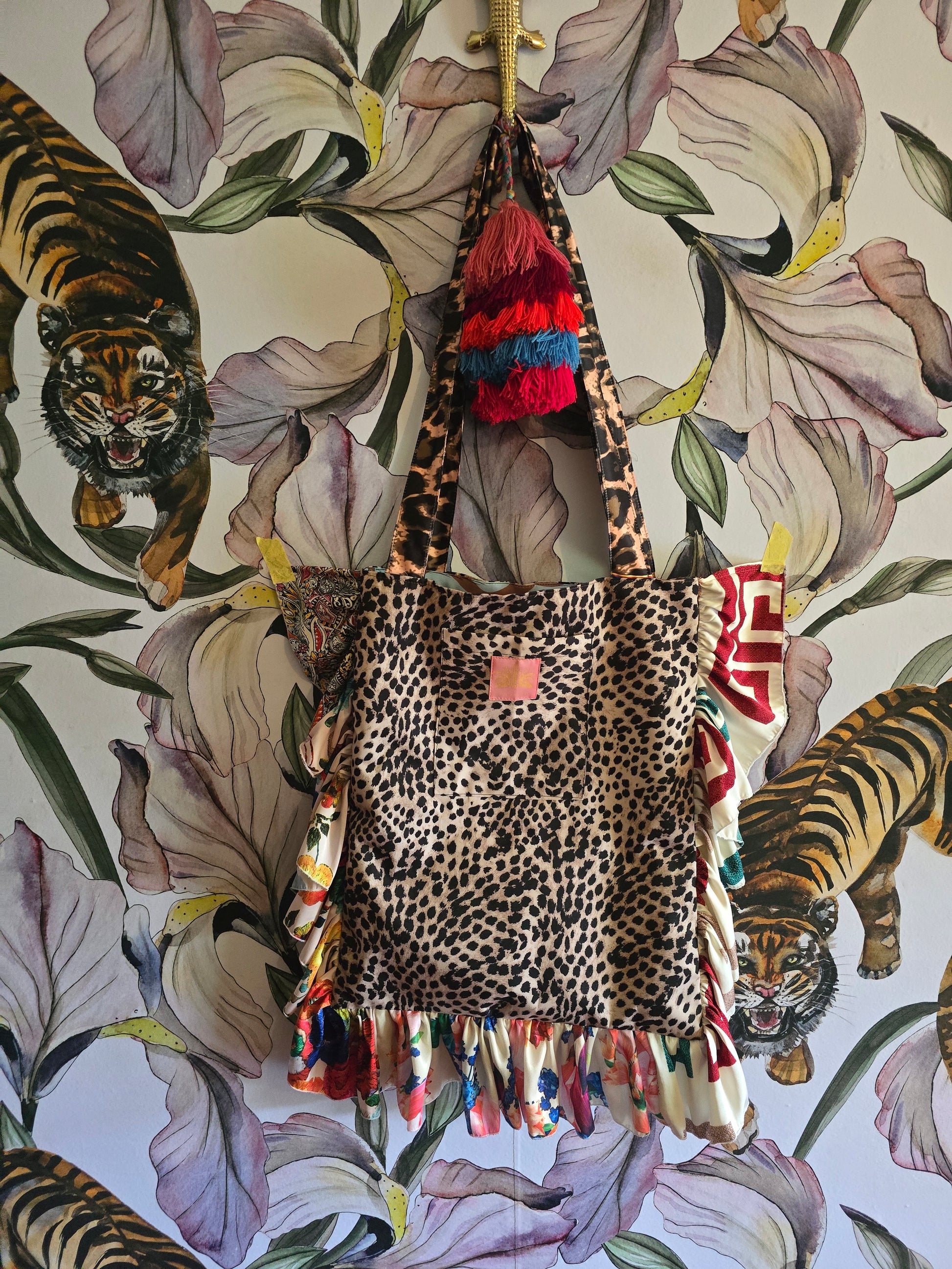 The LEOPARD & FRILL TOTE