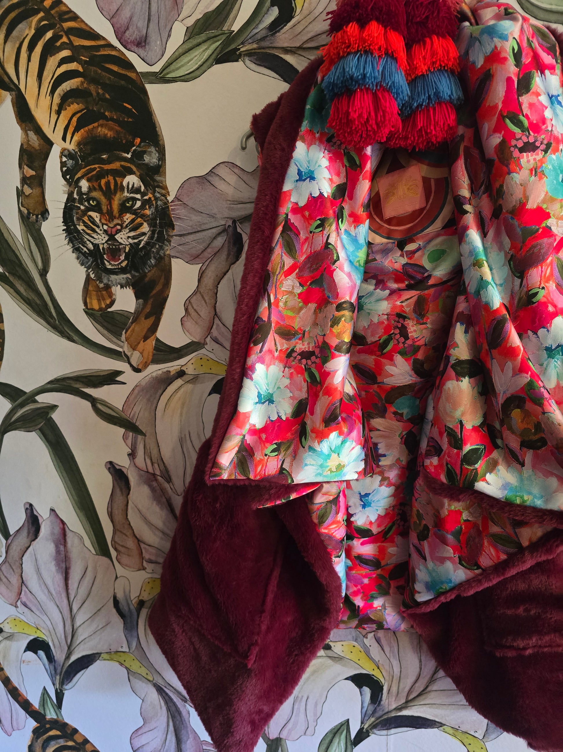 The SLOW RUMBA REVERSIBLE  SLEEVELESS JACKET MAROON & BLOOM