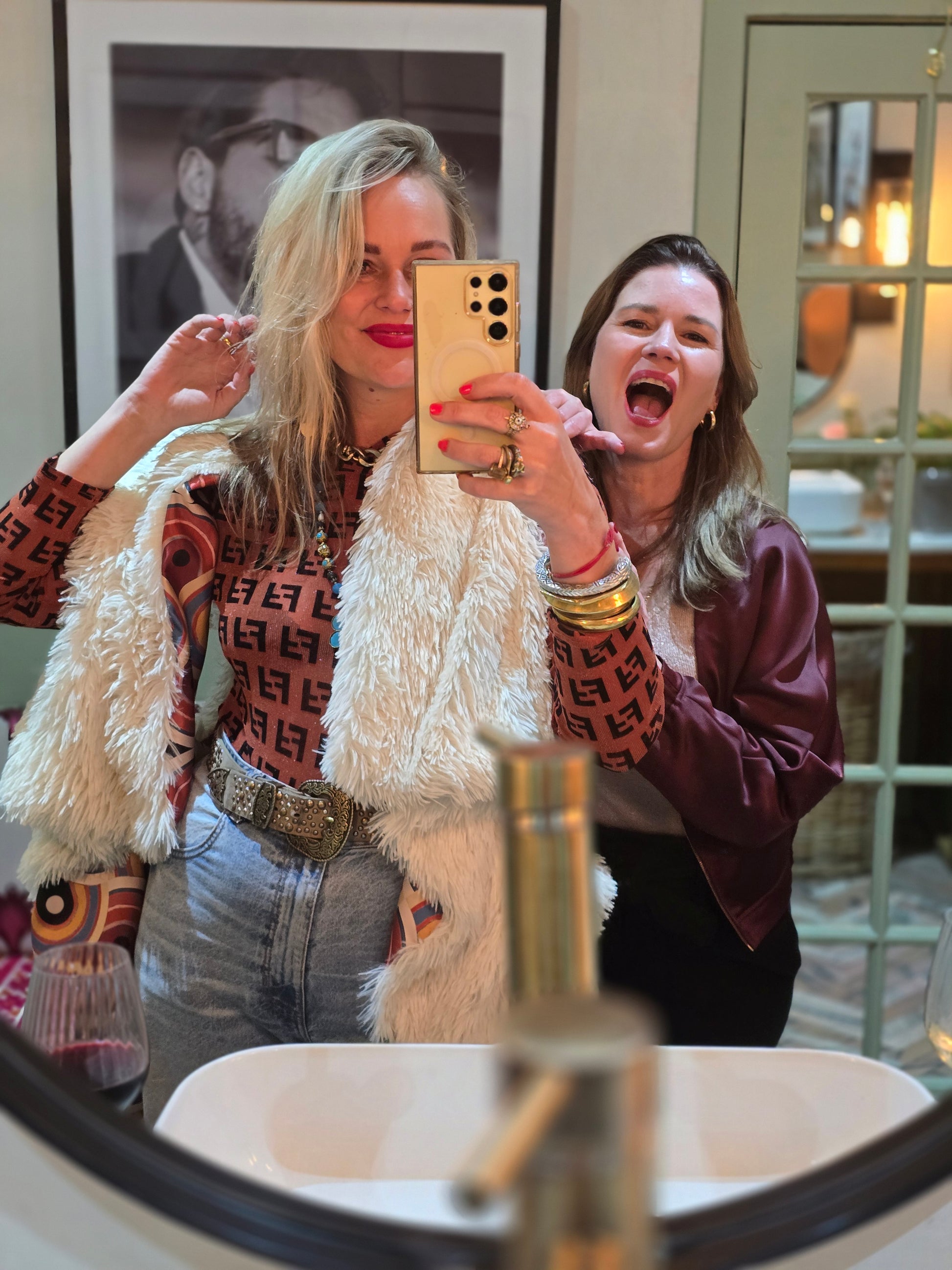 The SLOW RUMBA REVERSIBLE  SLEEVELESS JACKET