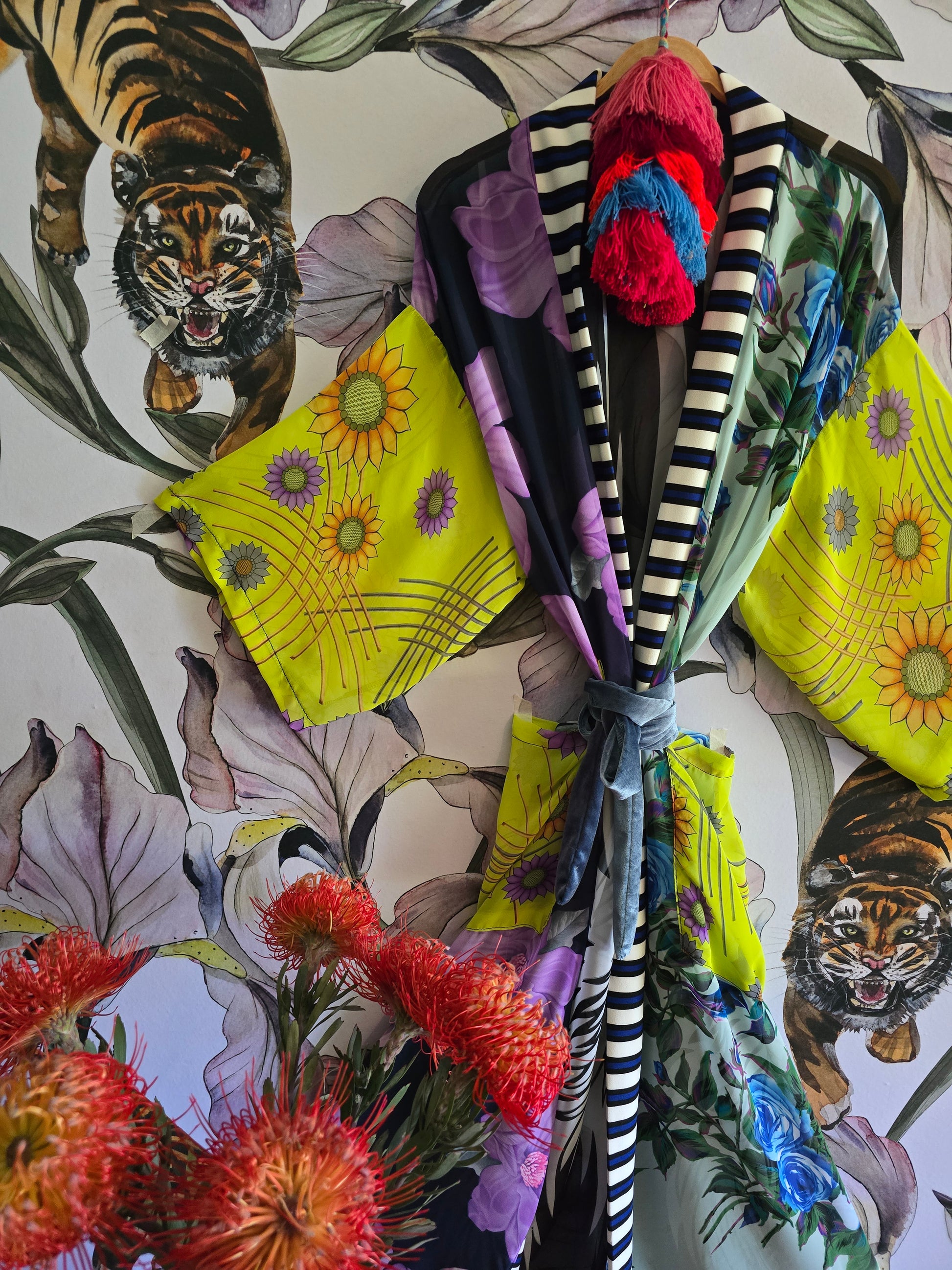 The CAMPS BAY QUEEN KIMONO
