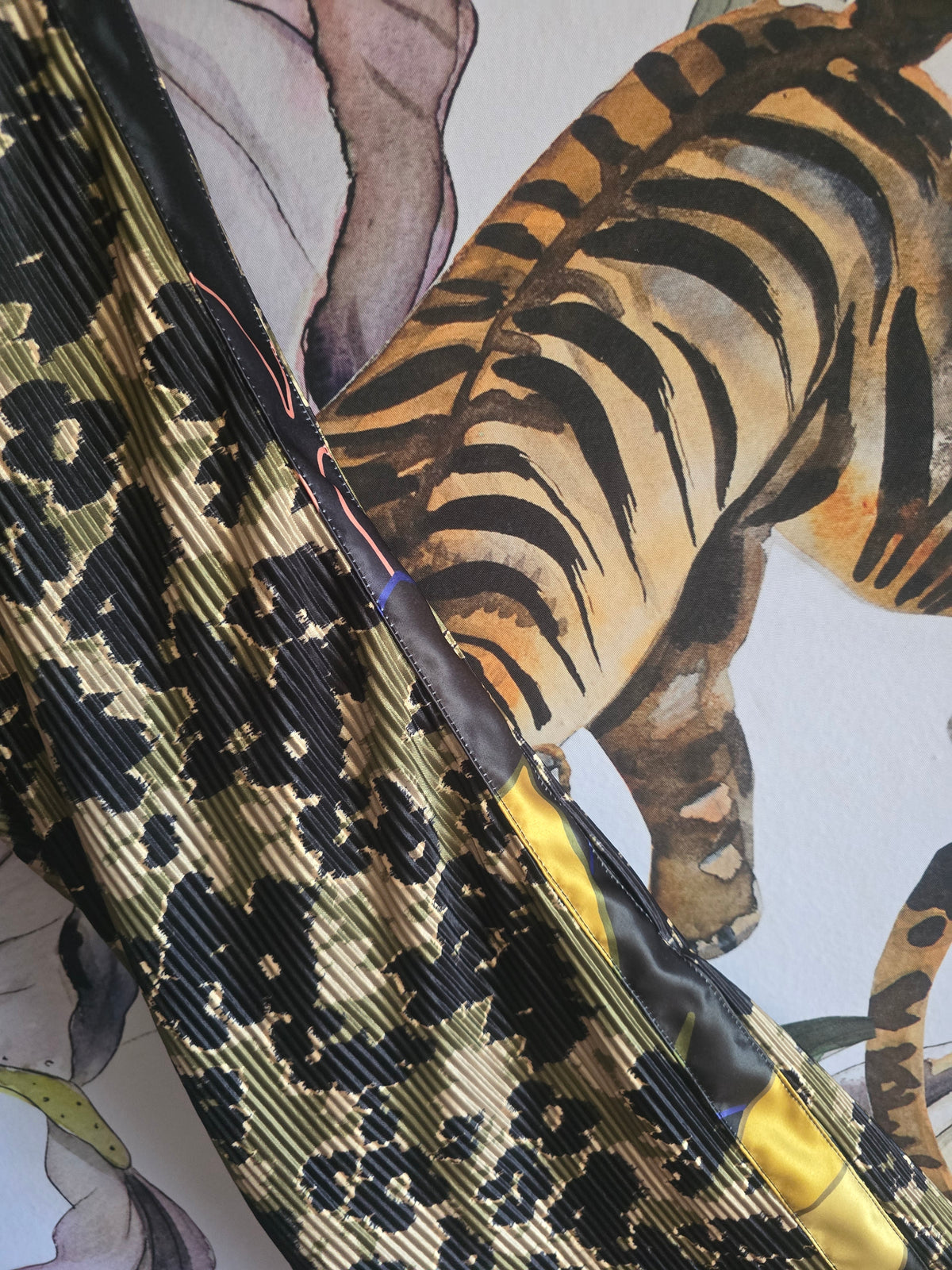 The ELECTRIC LEOPARD SET size: M/L KHAKI