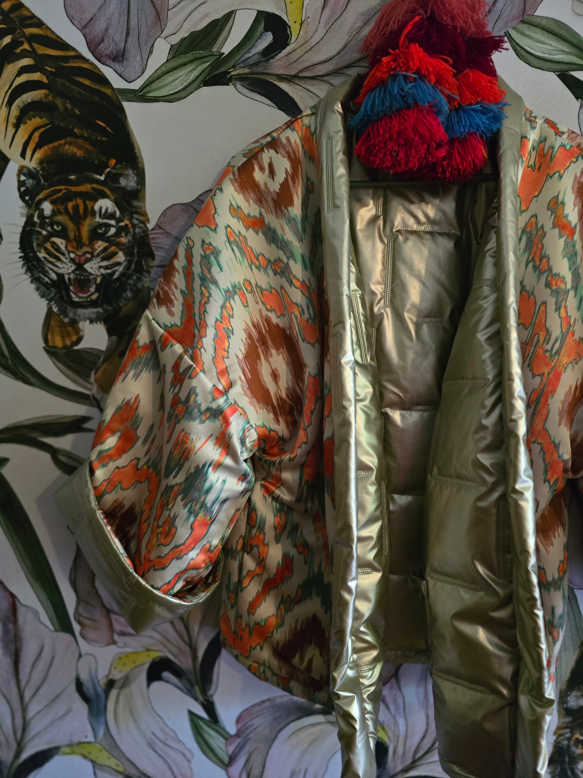 The COOL MOM REVERSIBLE PUFFER IN PEWTER & IKAT ( ONLY ONE )