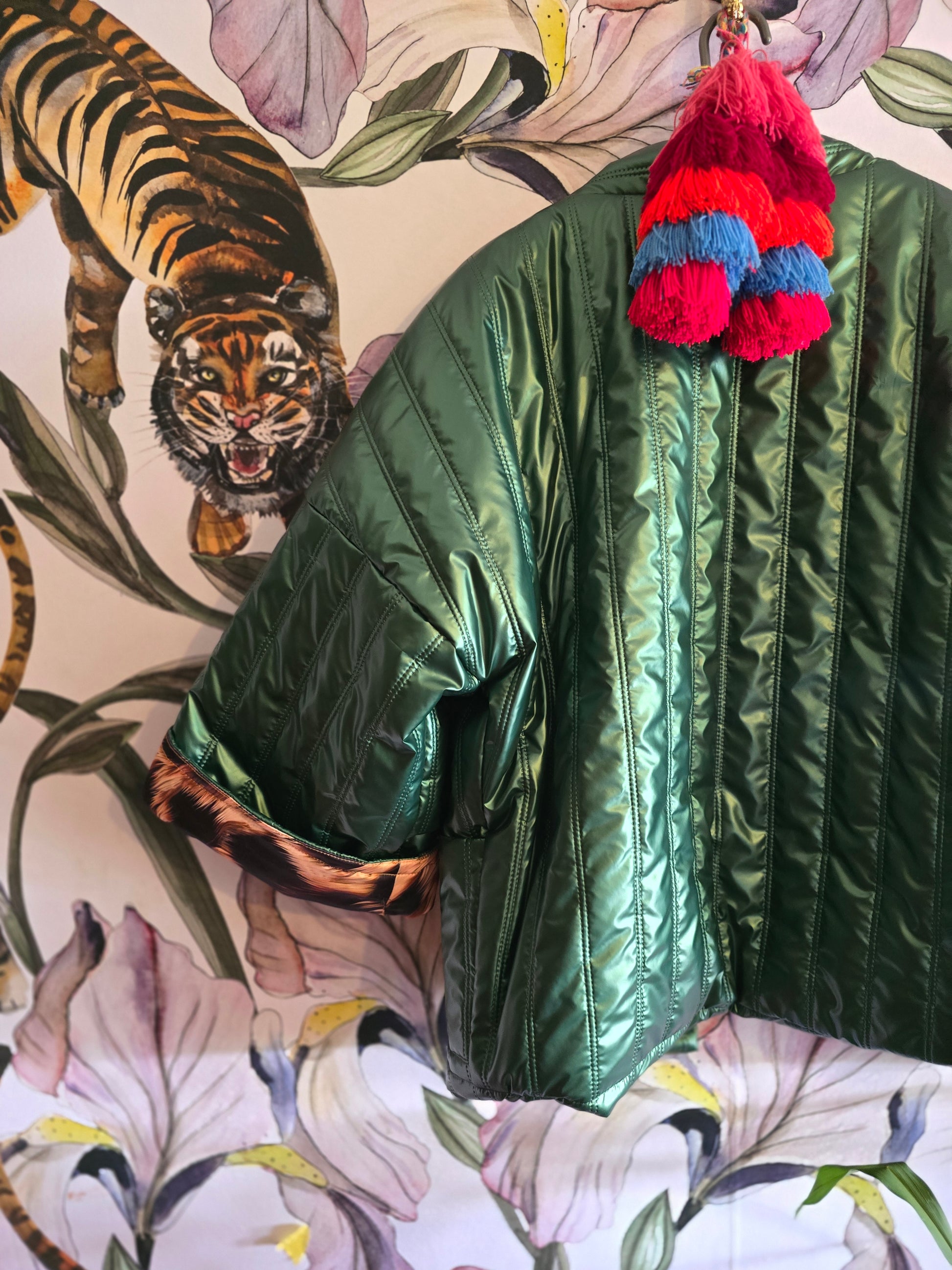 The COOL MOM PUFFER REVERSIBLE JACKET