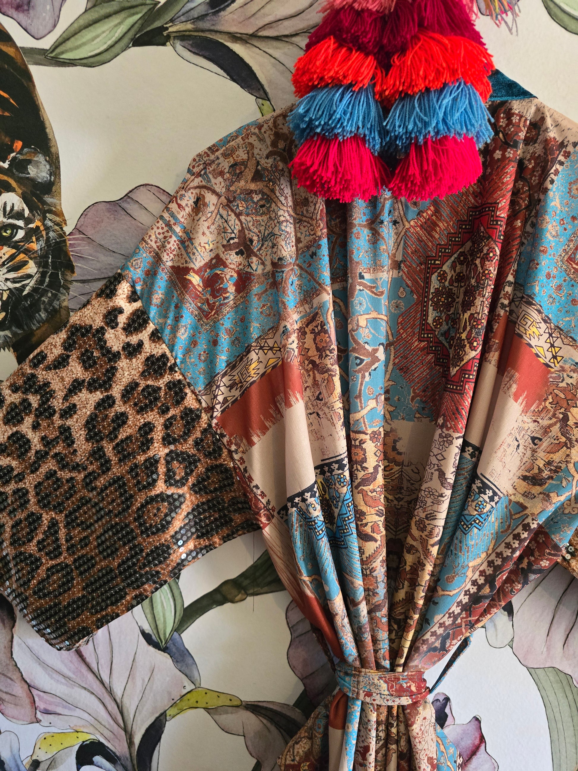 The BROWN & LEOPARD SEQUINS SLEEVE KIMONO