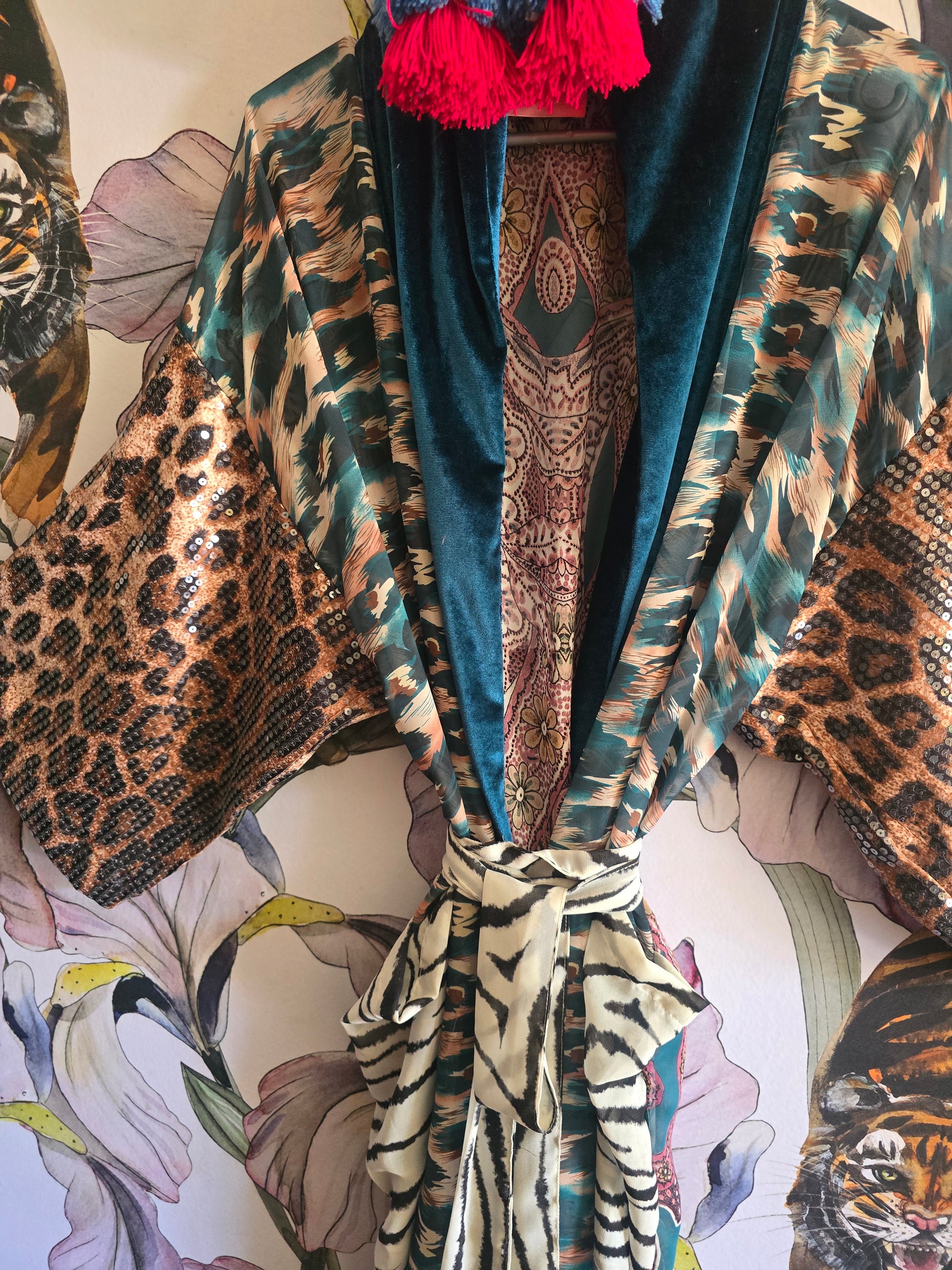 The EMRALD & PAISLY KIMONO WITH SEQUINS SLEEVES & VELVET TRIM