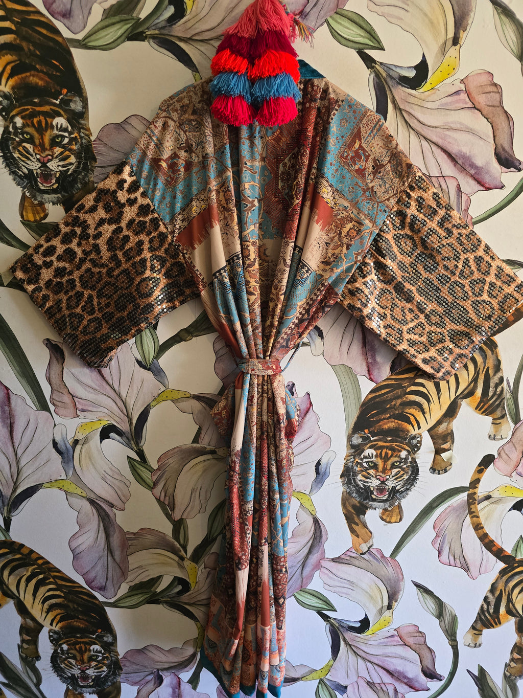 The BROWN & LEOPARD SEQUINS SLEEVE KIMONO