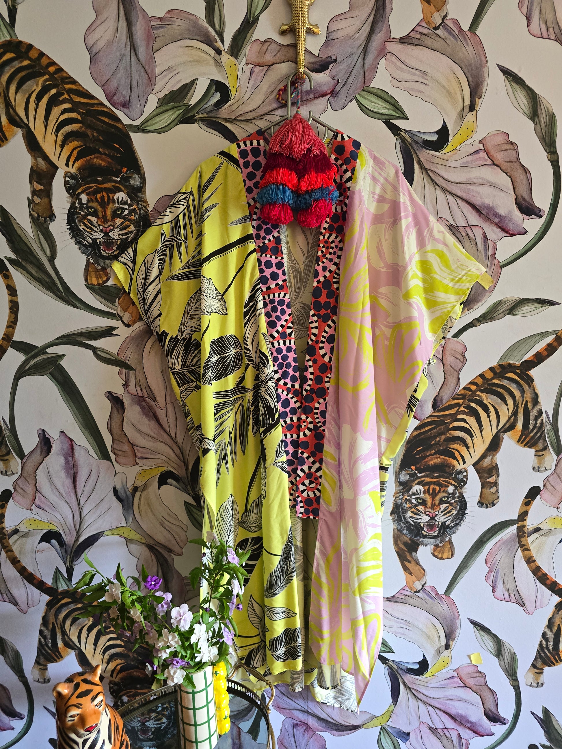 The TROPICAL BLOOM KIMONO