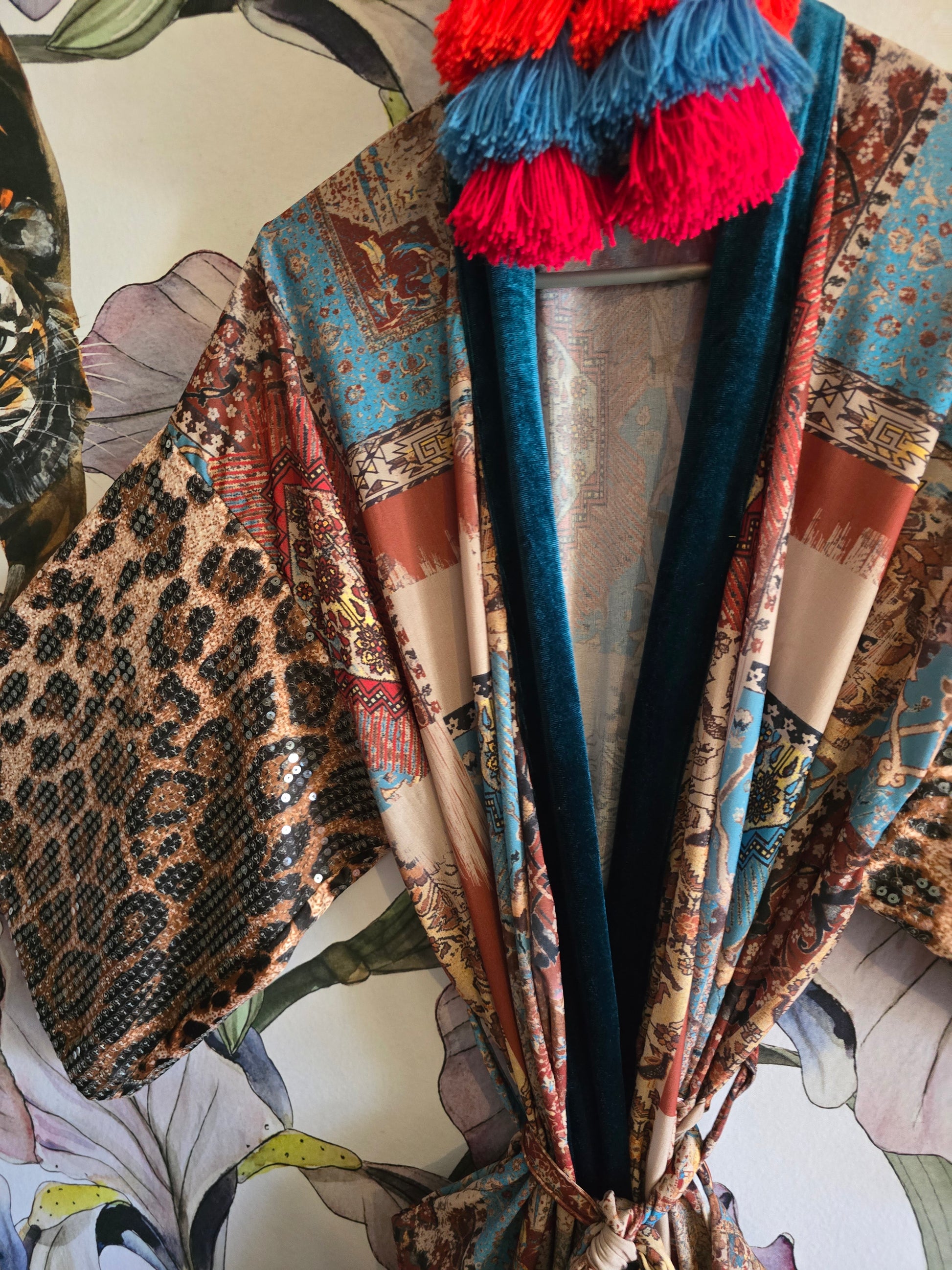 The BROWN & LEOPARD SEQUINS SLEEVE KIMONO