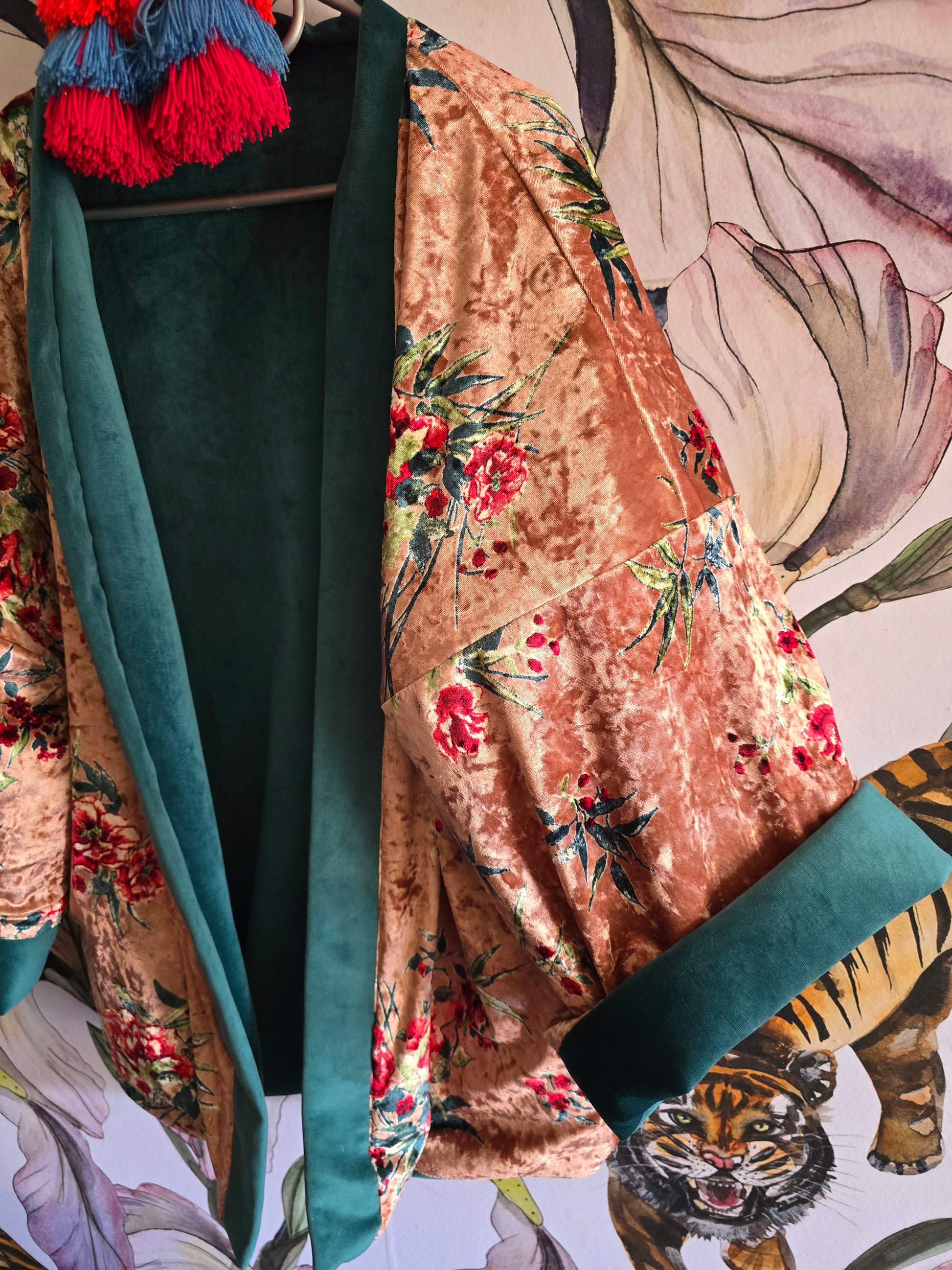 The ORIENTAL PINK WITH BLOSSOMS REVERSIBLE VELVET CROPPED KIMONO JACKET