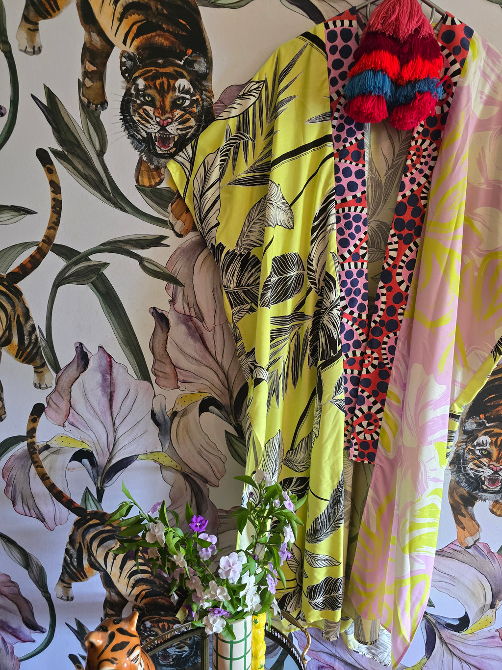 The TROPICAL BLOOM KIMONO