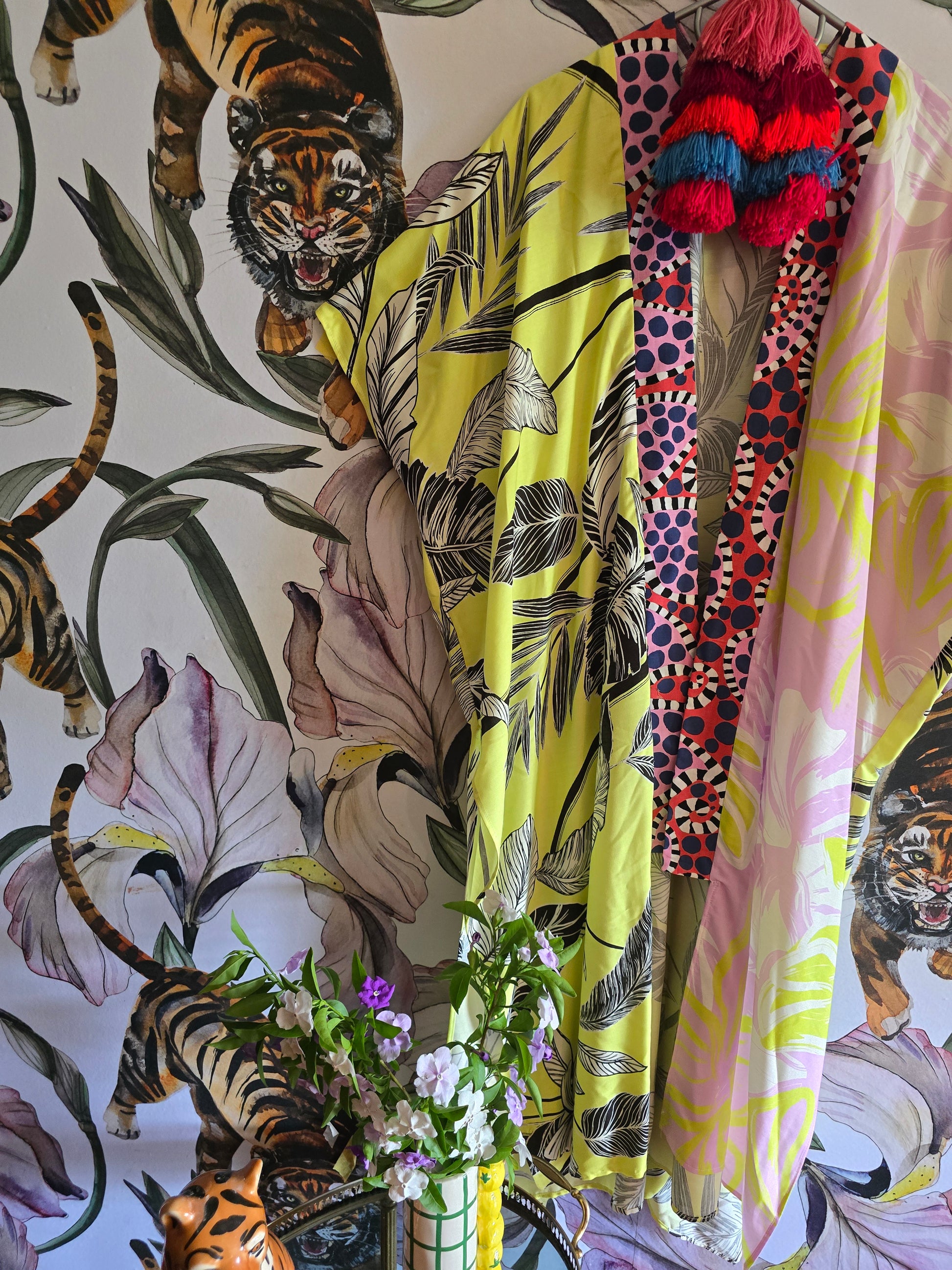 The TROPICAL BLOOM KIMONO