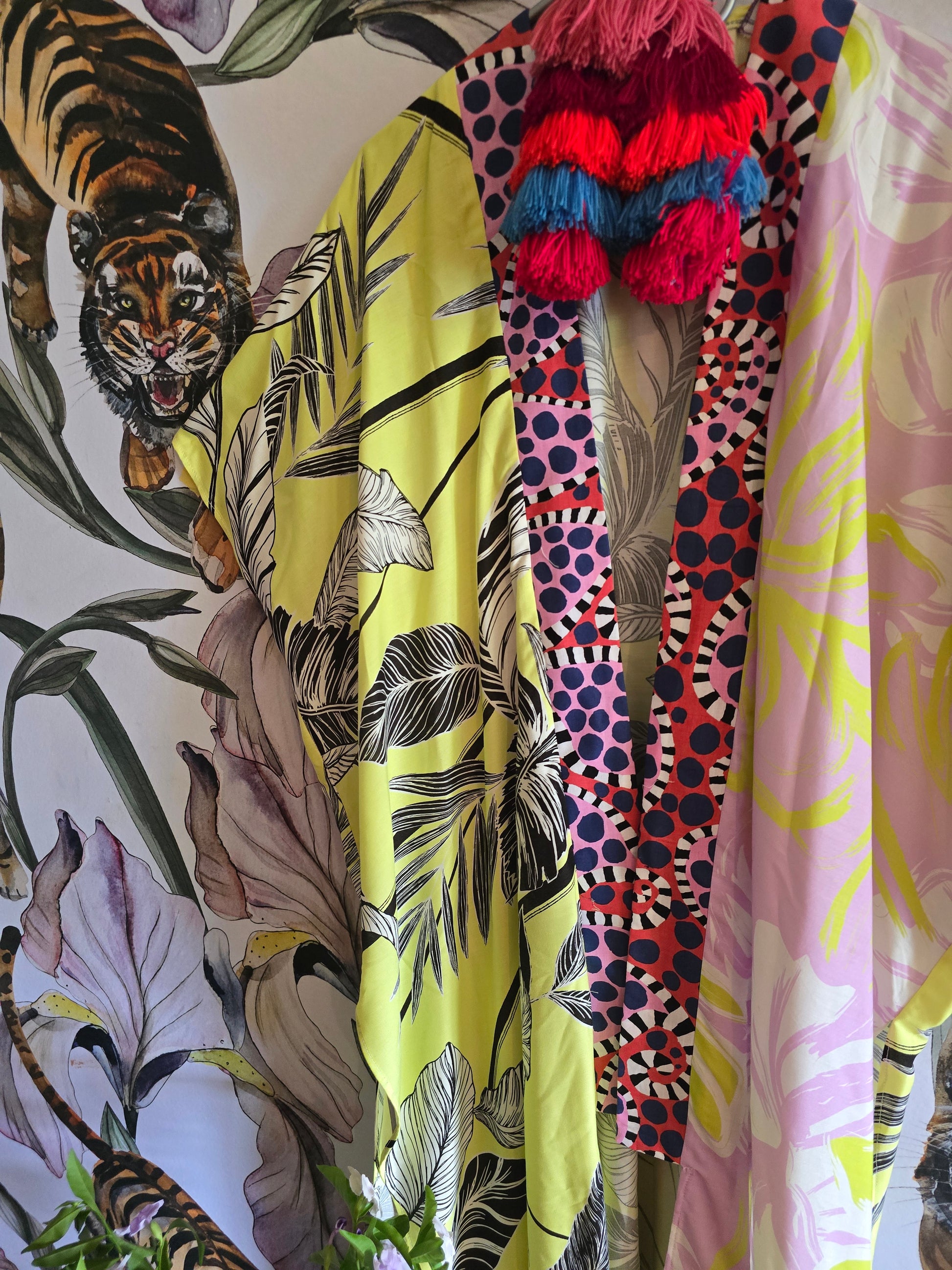 The TROPICAL BLOOM KIMONO