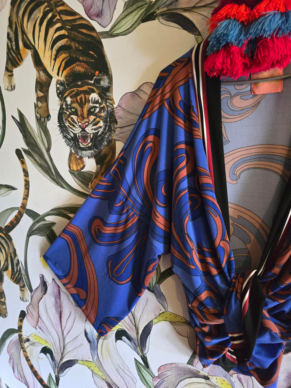 The 70's SWIRL ELECTRIC BLUE KIMONO