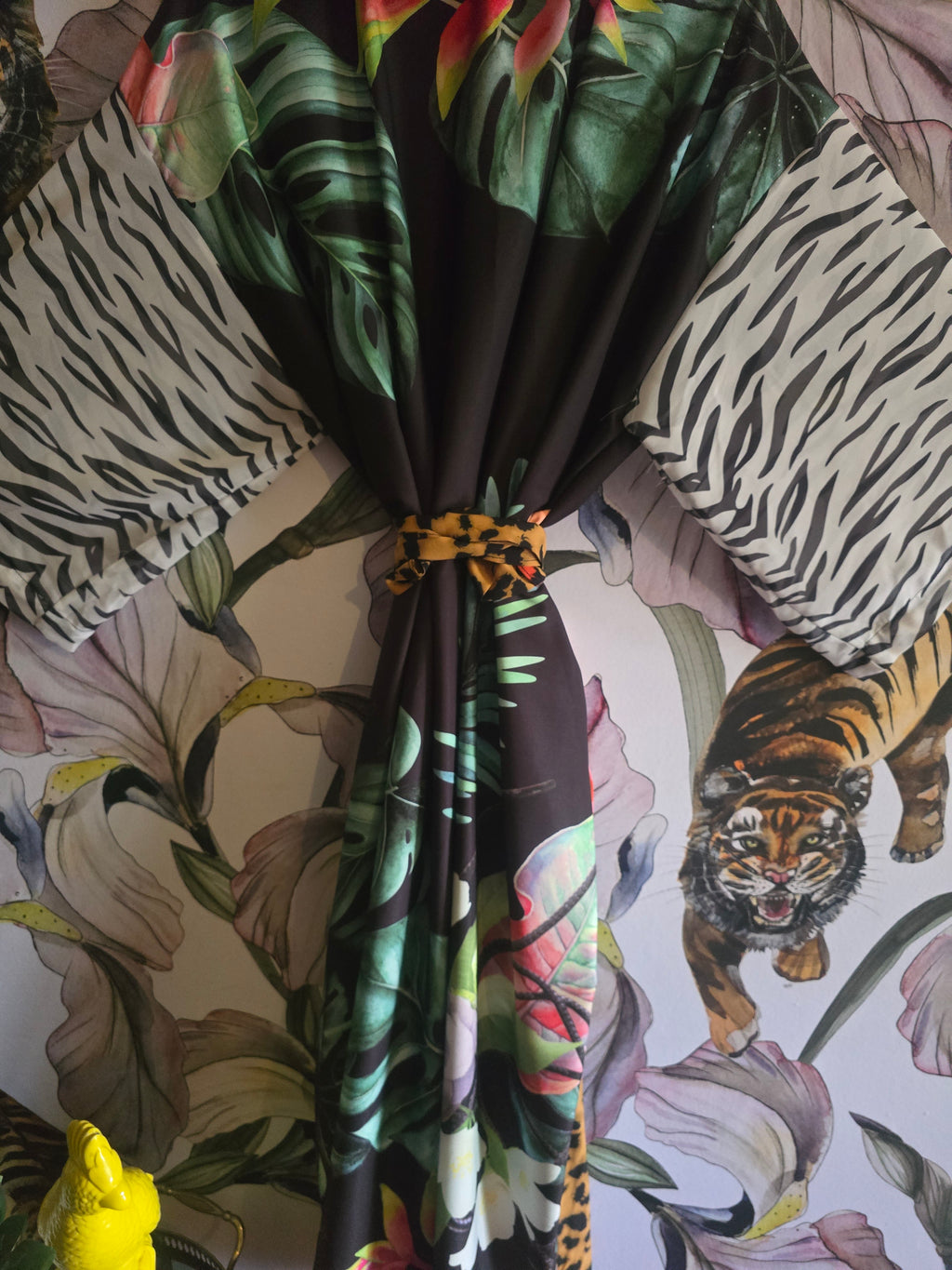 The TROPICAL KIMONO /ZEBRA
