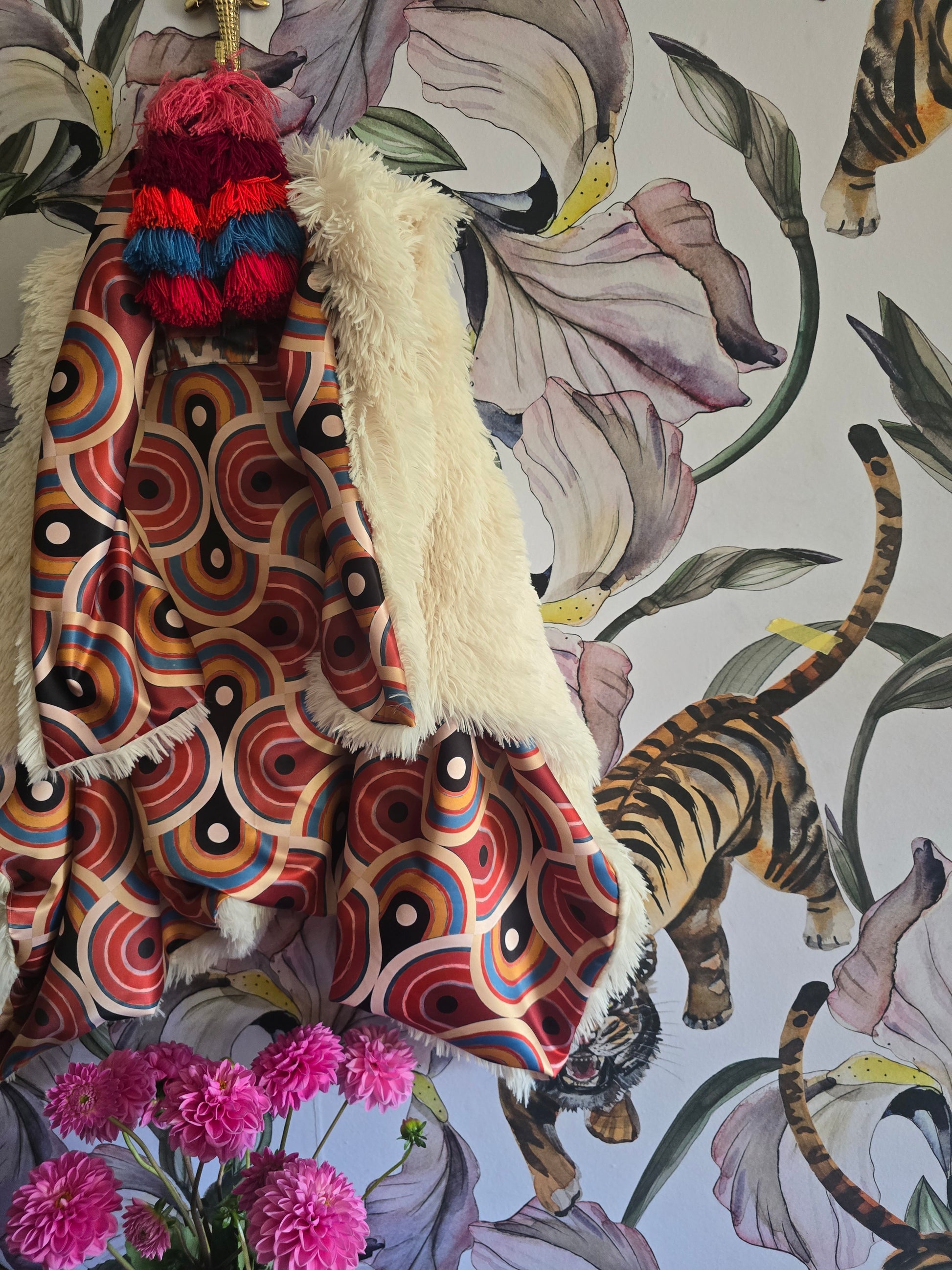 The SLOW RUMBA REVERSIBLE  SLEEVELESS JACKET