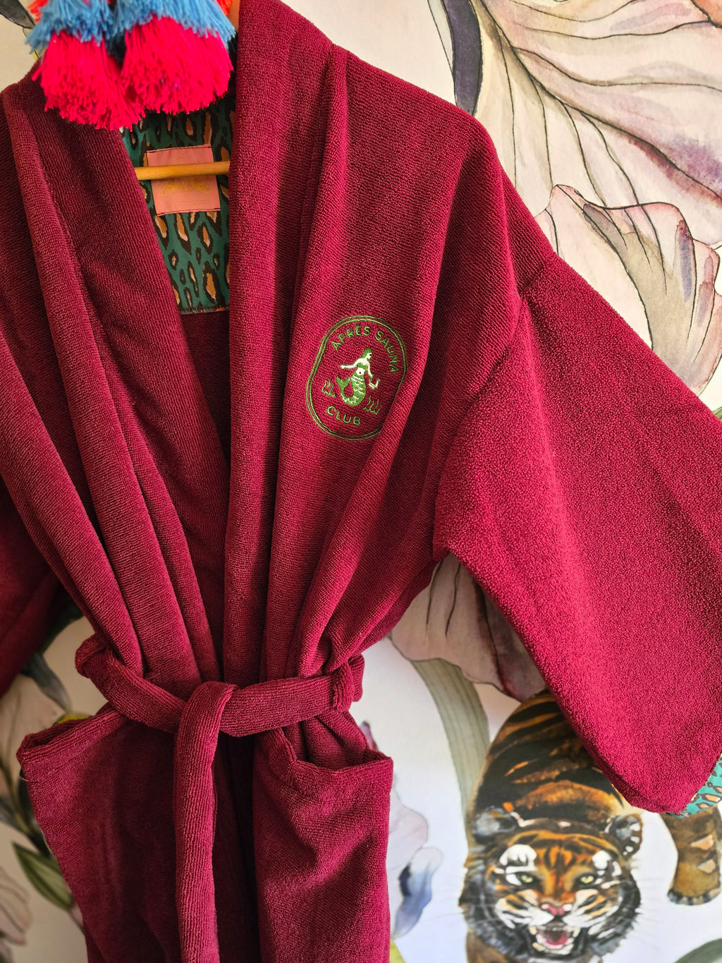 The APRÈS-SAUNA CLUB TOWLING GOWN - ROUGE