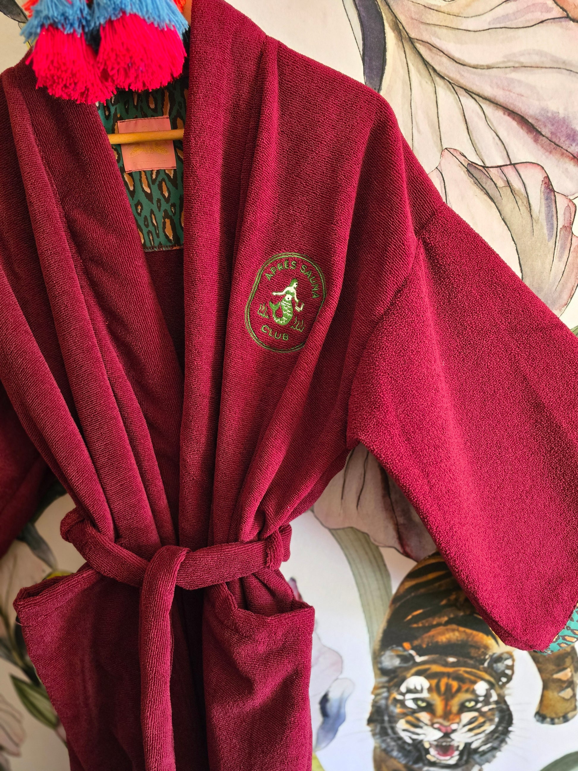 The APRÈS-SAUNA CLUB TOWLING GOWN - ROUGE