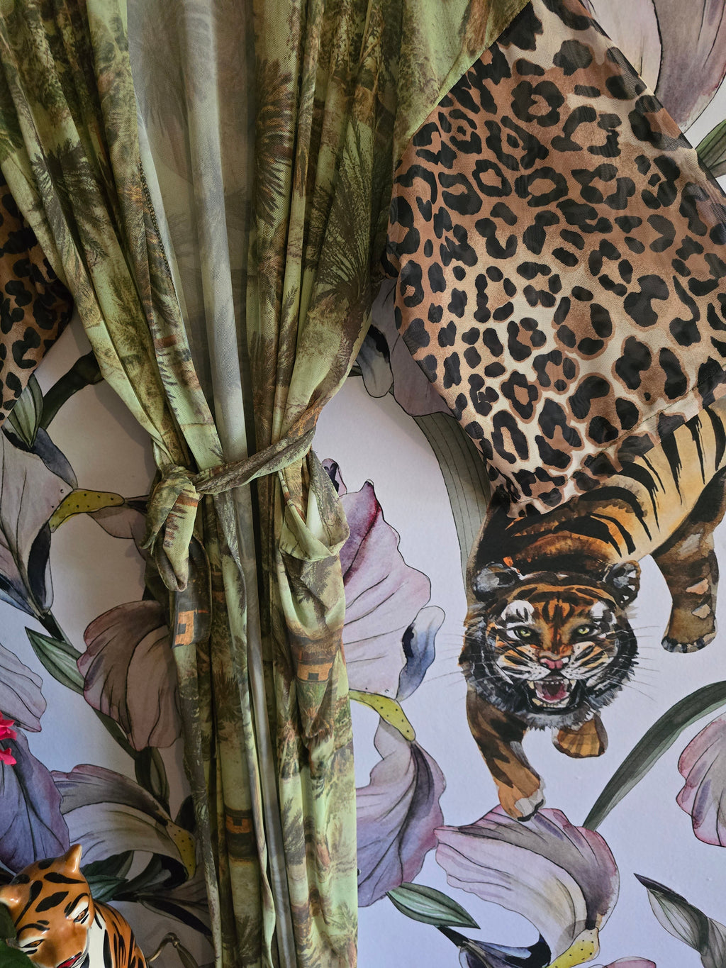 The leopard and mesh palm kimono