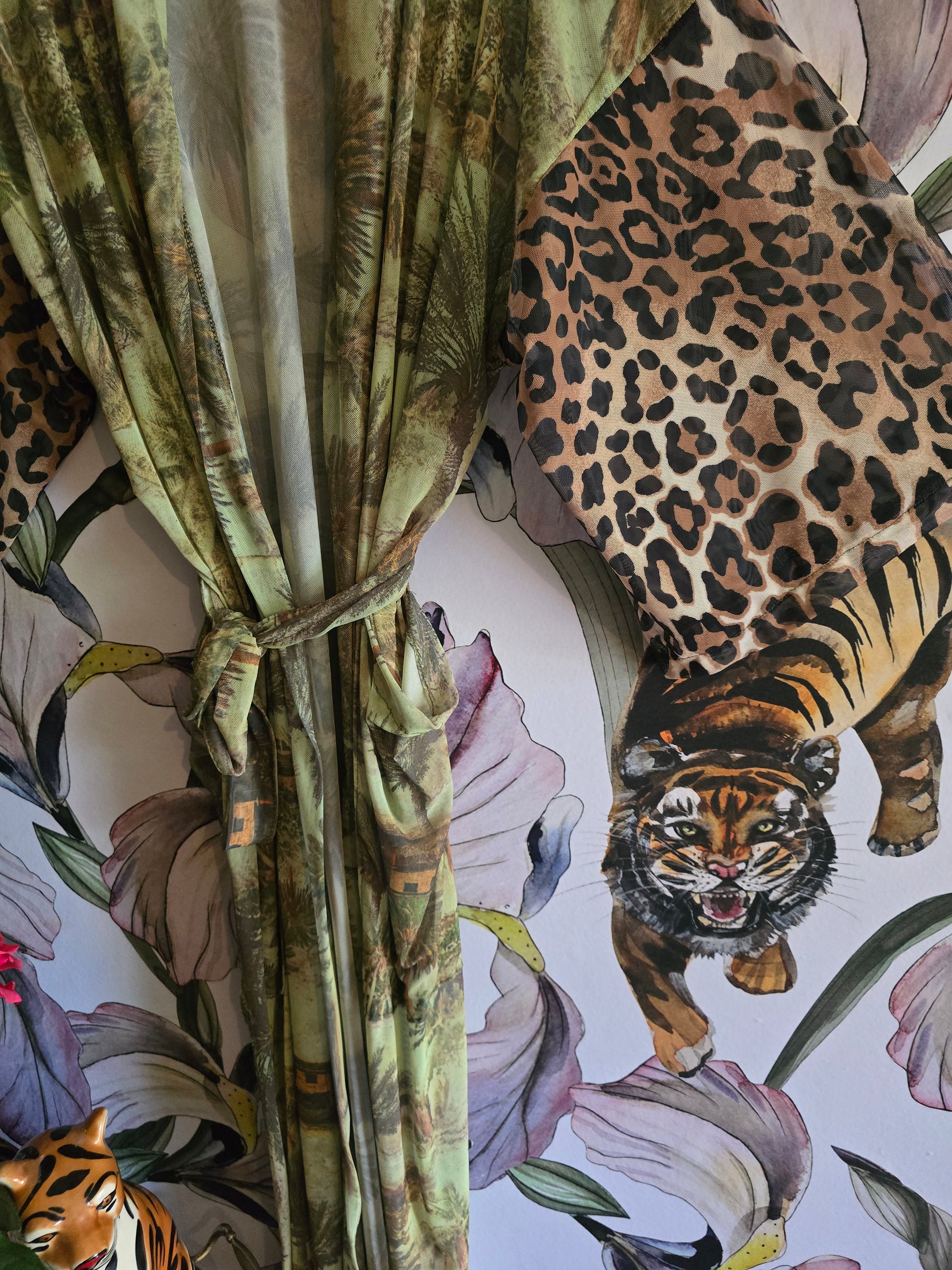 The leopard and mesh palm kimono